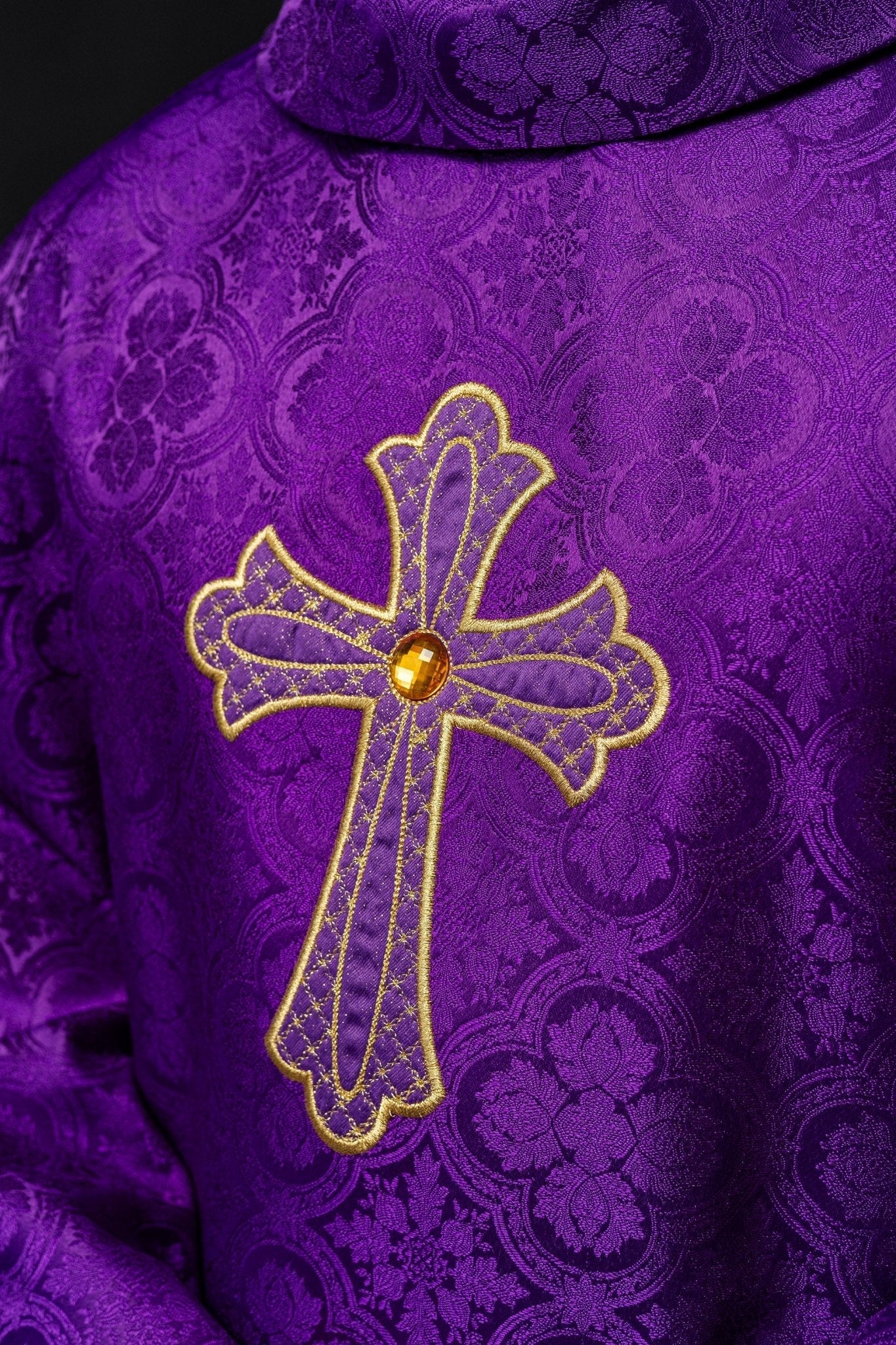 Purple chasuble with gold cross - Image 3