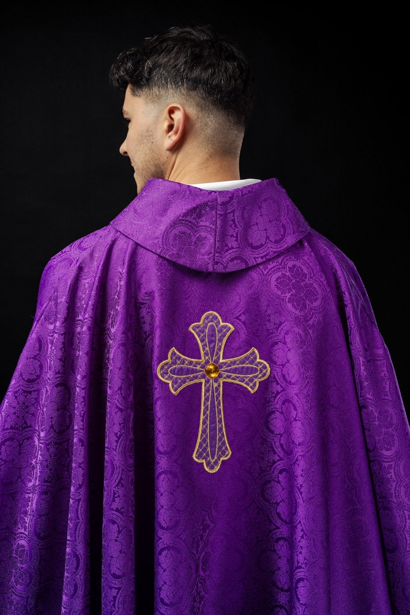 Purple chasuble with gold cross - Image 6