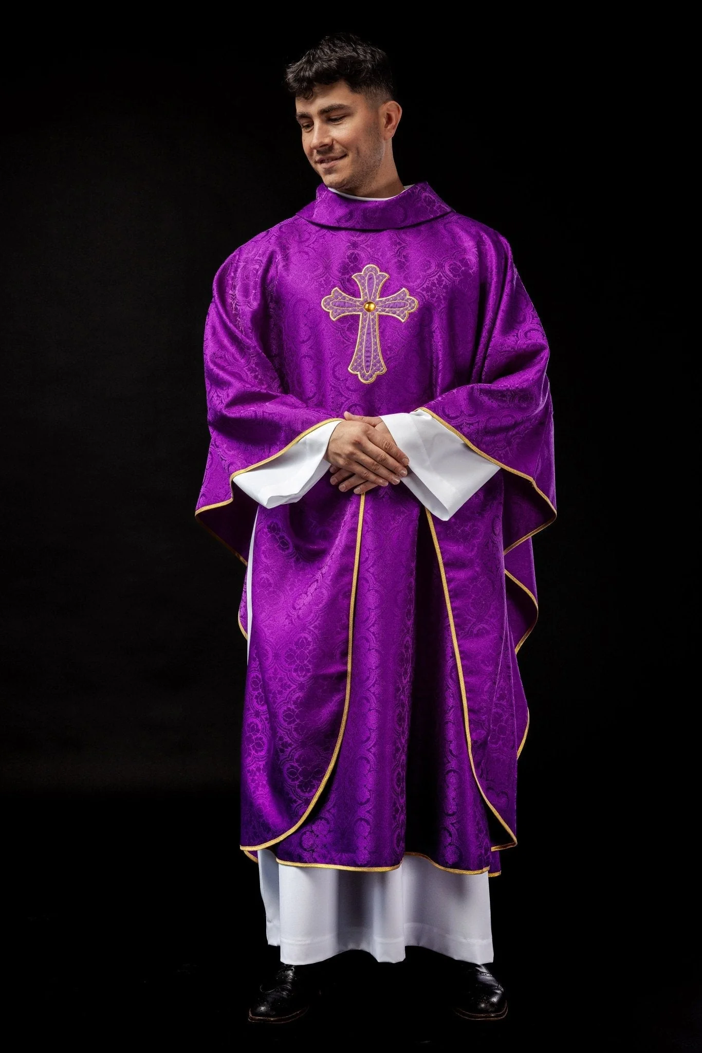 Purple chasuble with gold cross - Image 8