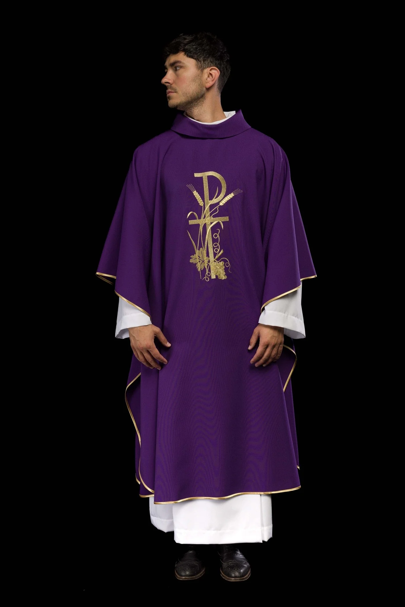 Purple chasuble with golden cross embroidery - Image 2
