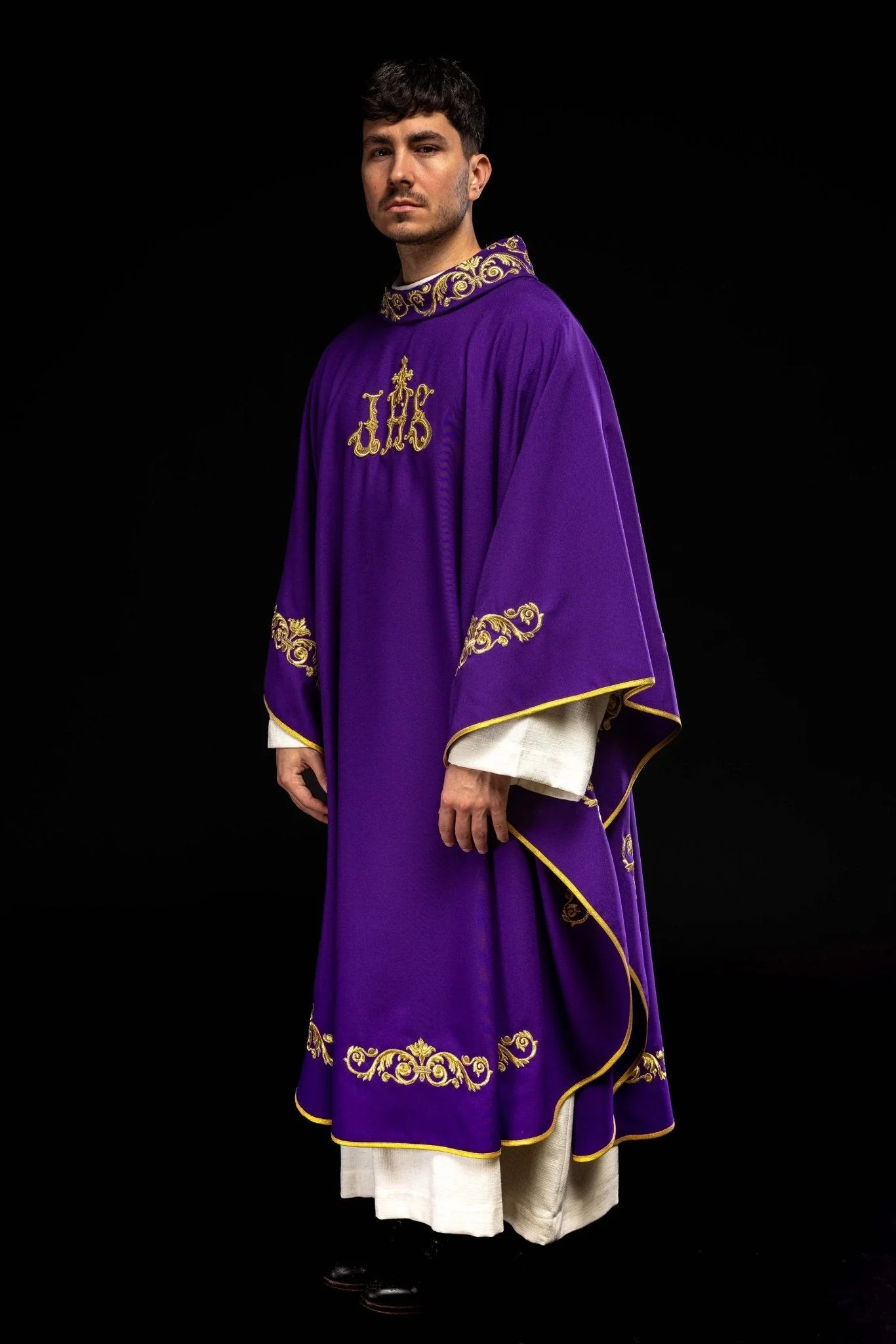 Purple chasuble with IHS embroidery - Image 11
