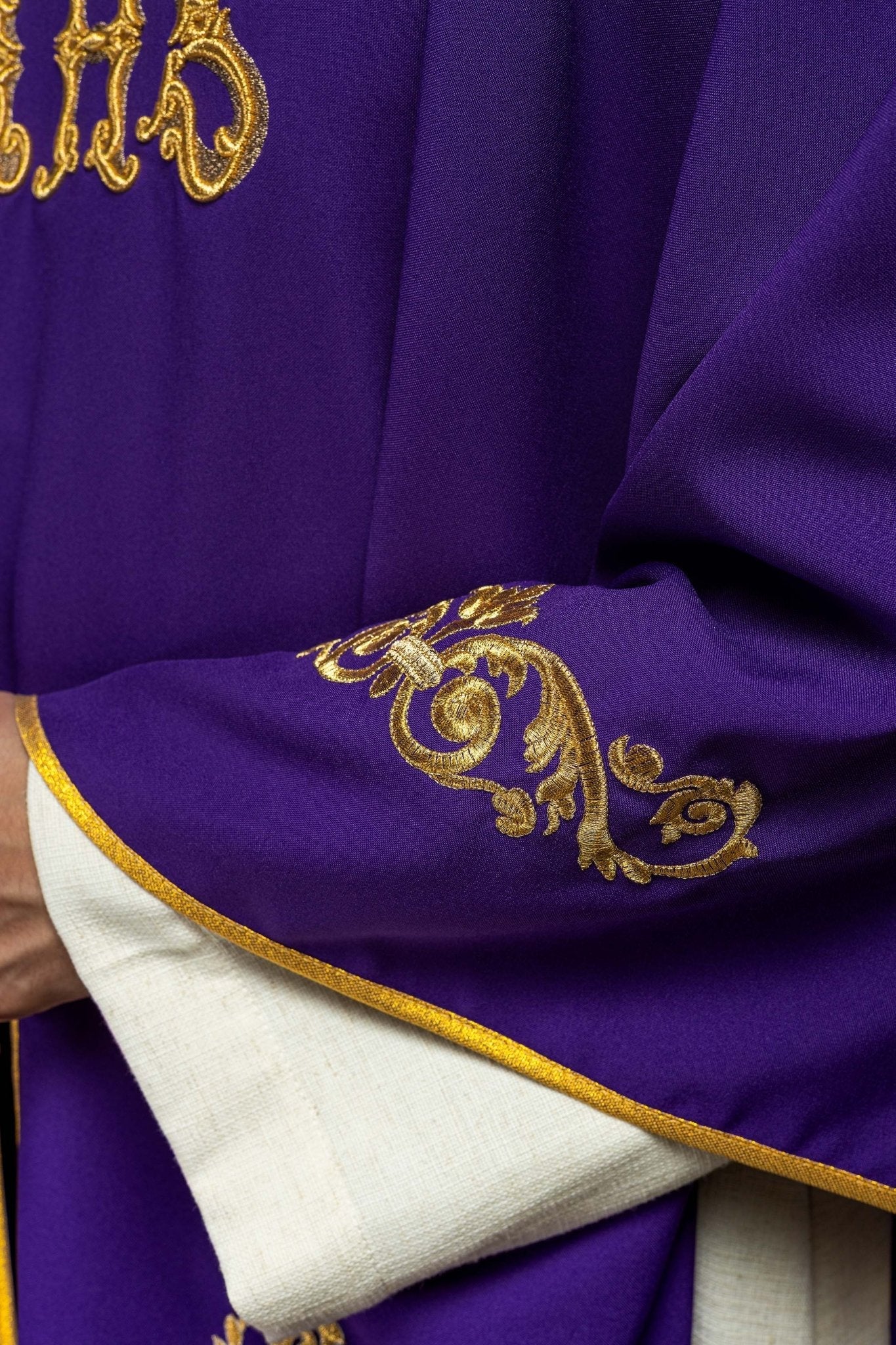 Purple chasuble with IHS embroidery - Image 5