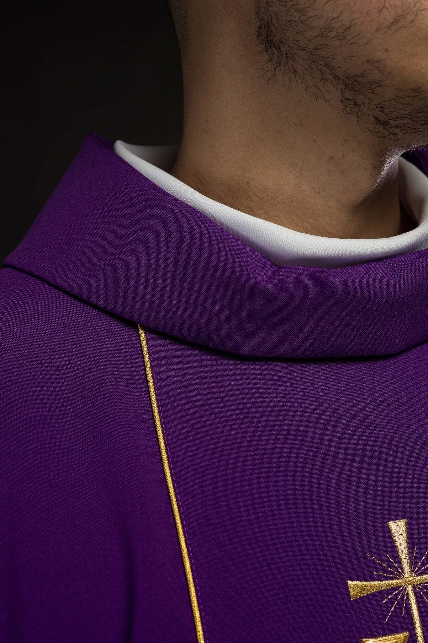 Purple chasuble with IHS motif - Image 4