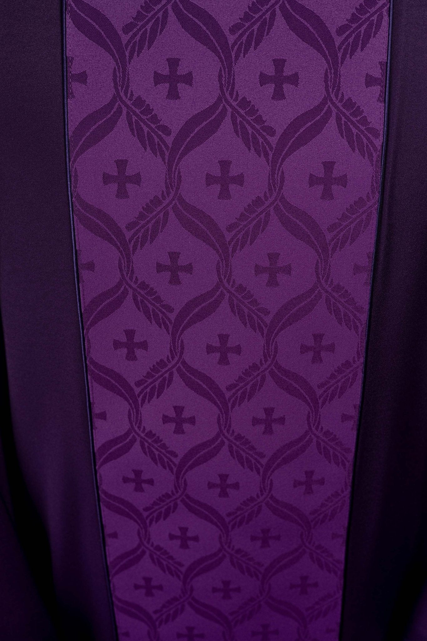 Purple Chasuble with Jacquard Orphrey Featuring Cross Motifs - Image 3