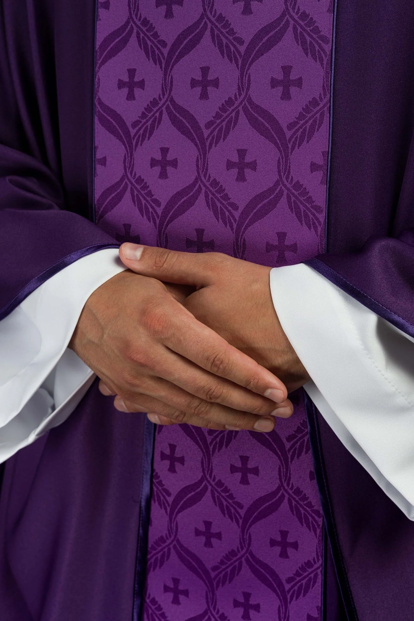 Purple Chasuble with Jacquard Orphrey Featuring Cross Motifs - Image 4