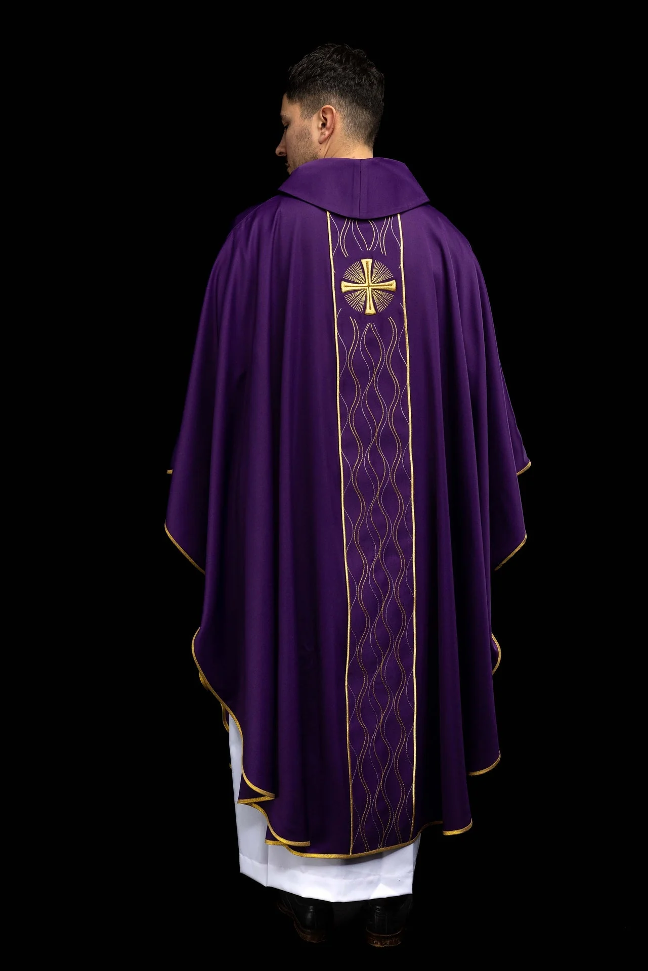 Purple cross-embroidered chasuble - Image 7