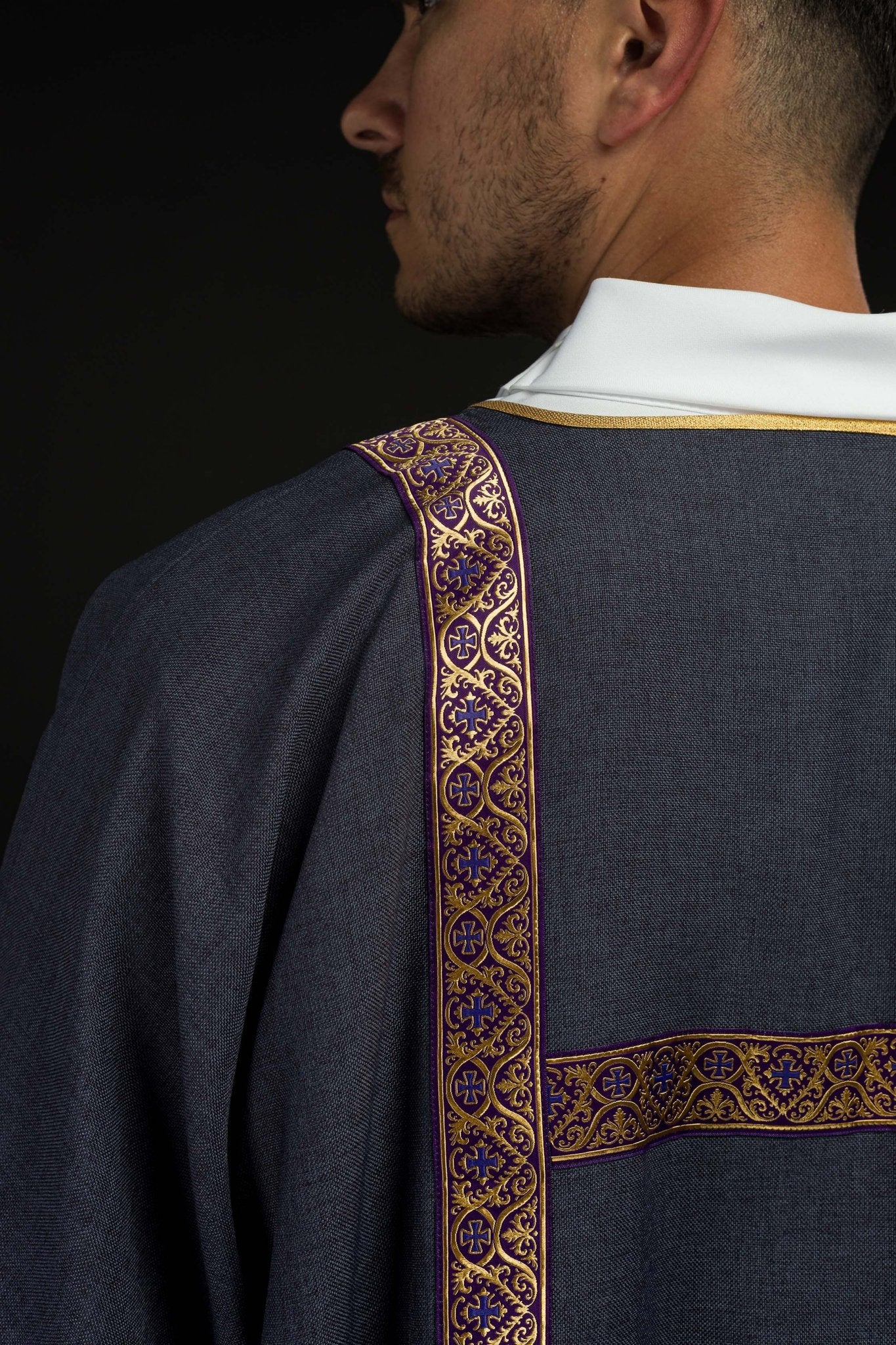 Purple dalmatic decorated with gold jacquard ribbons - Image 6