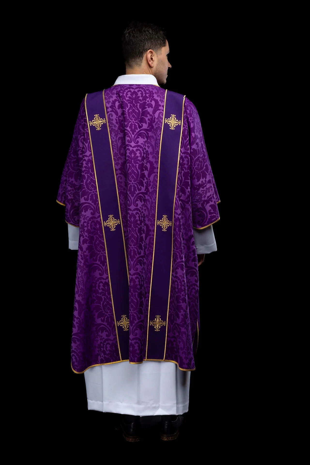 Purple dalmatic in jacquard with bands and embroidered gold crosses - Image 7