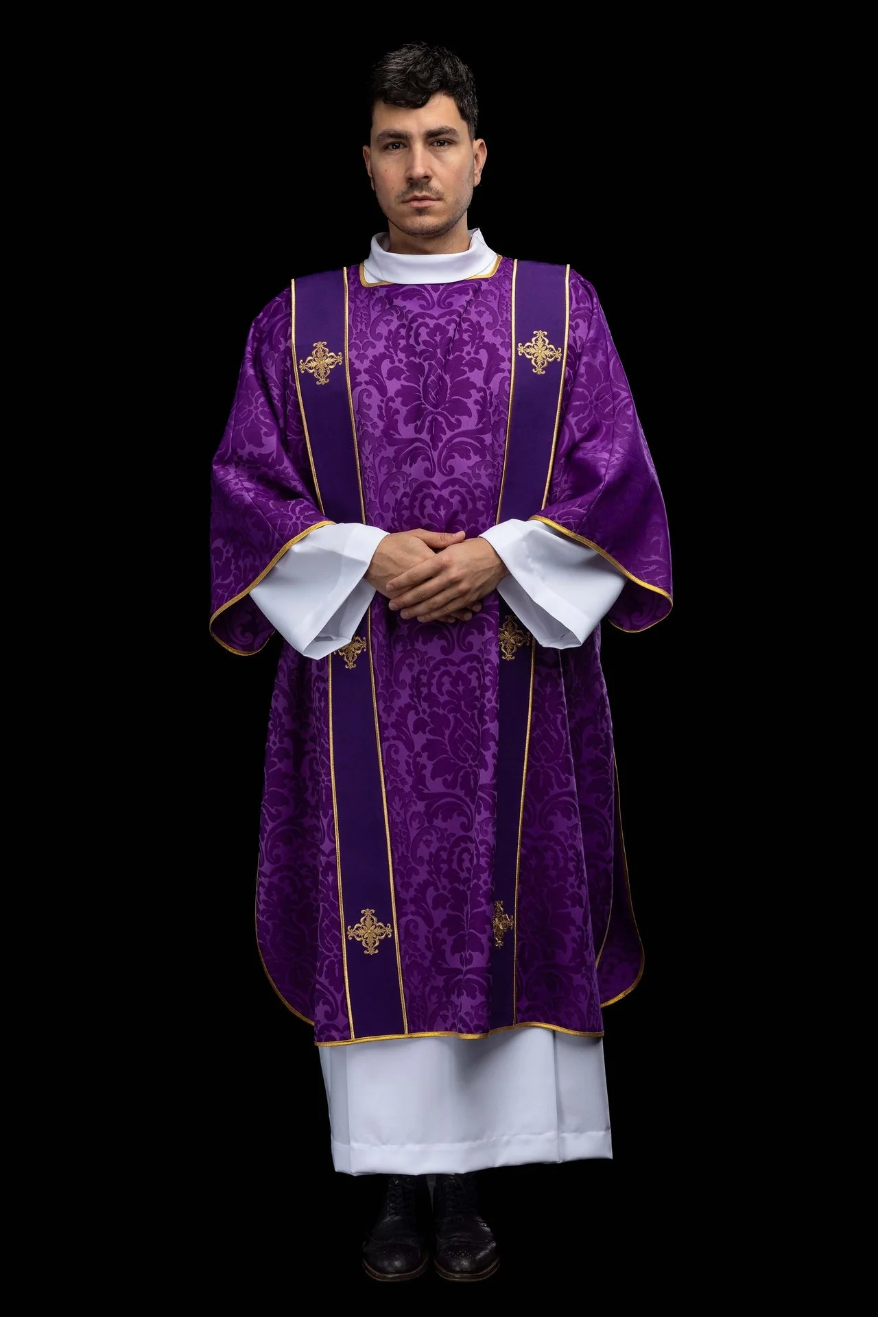 Purple dalmatic in jacquard with bands and embroidered gold crosses - Image 8