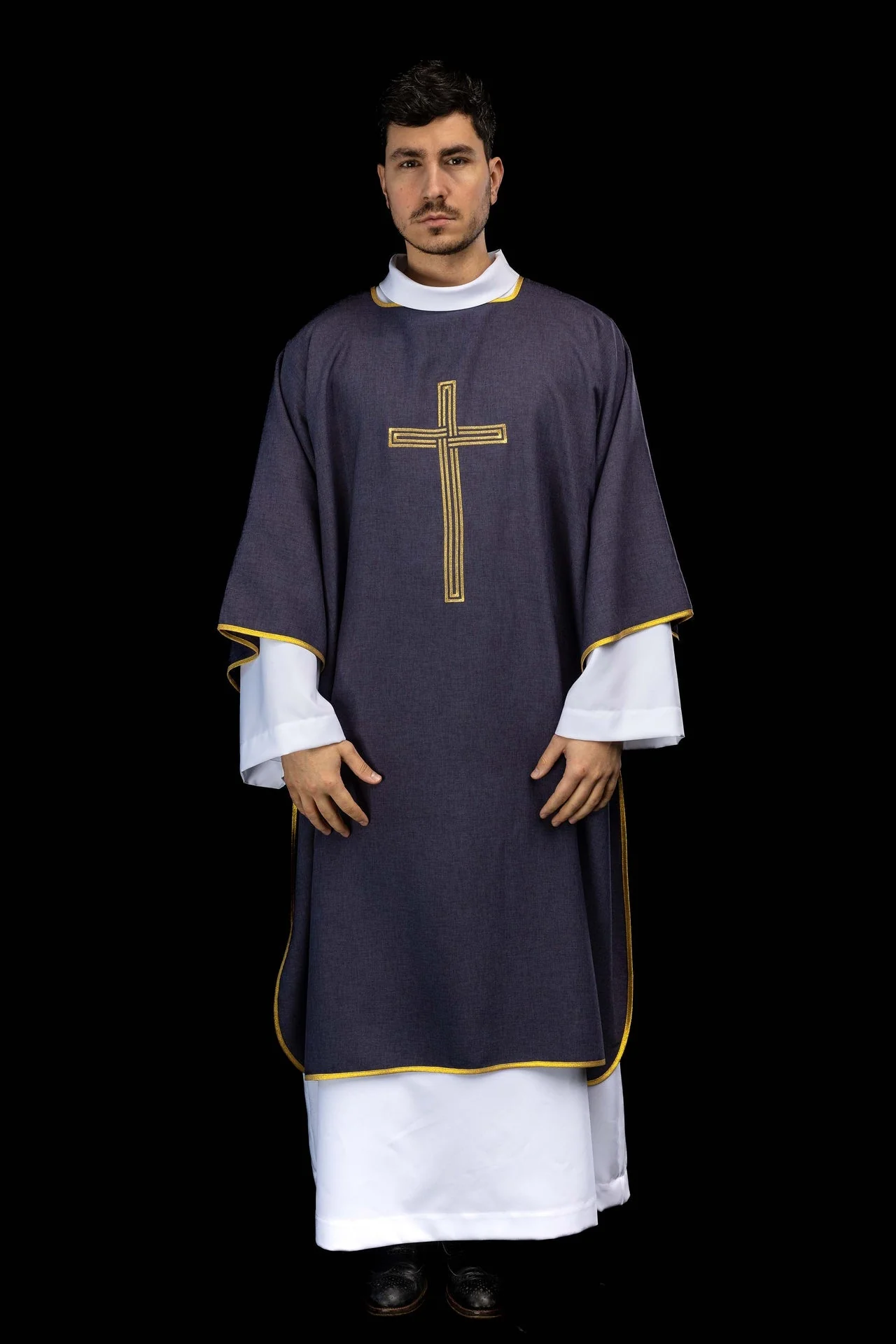 Purple dalmatic with an embroidered gold cross - Image 8