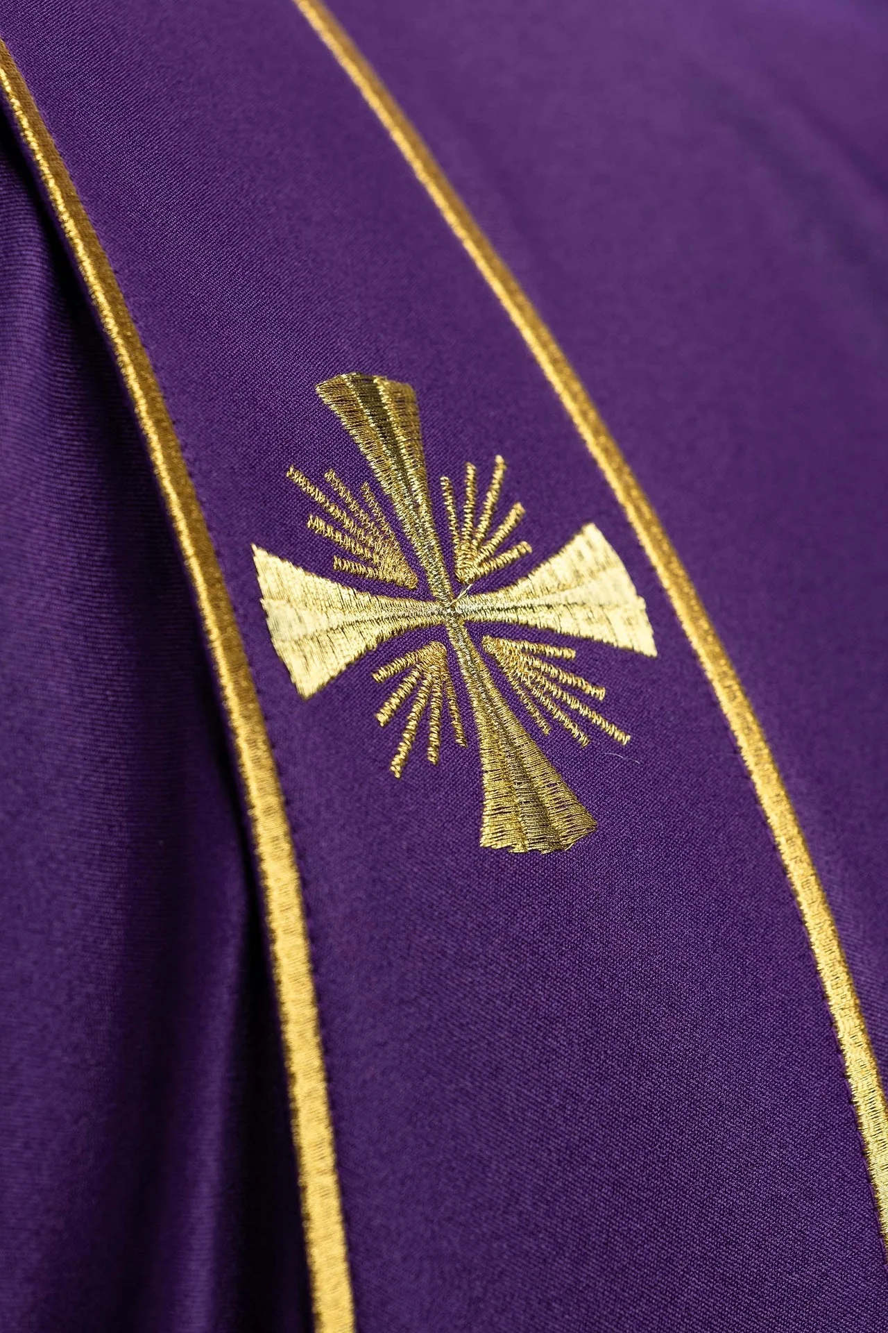 Purple dalmatic with bands and embroidered gold crosses - Image 3