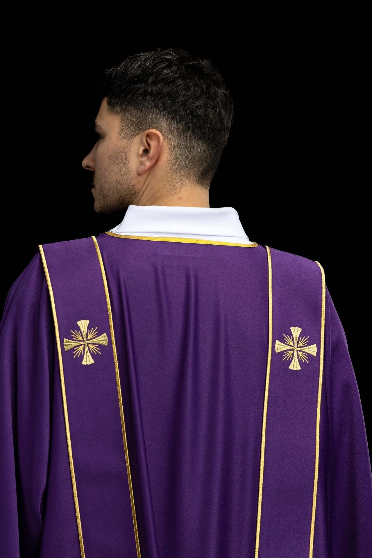 Purple dalmatic with bands and embroidered gold crosses - Image 7
