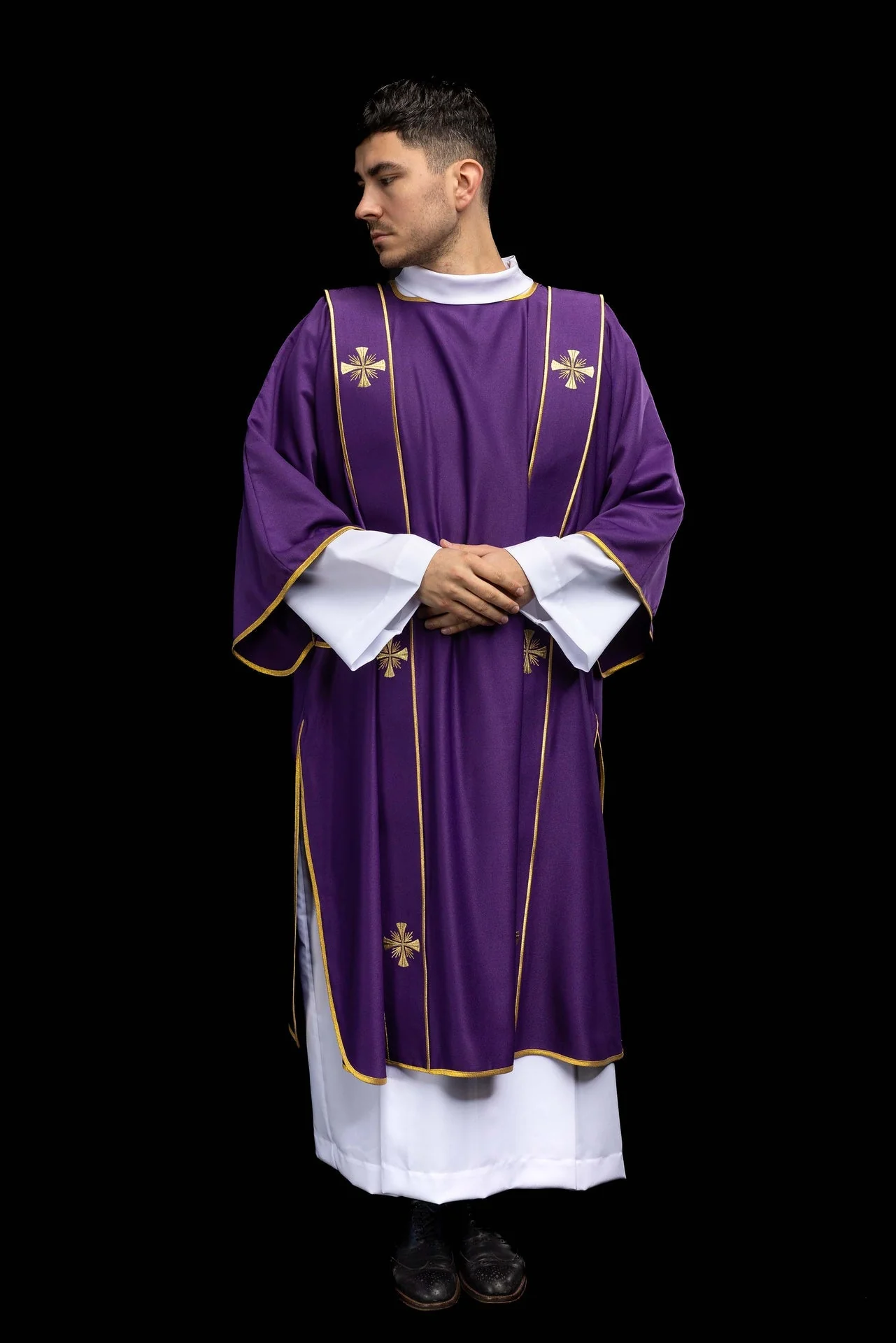 Purple dalmatic with bands and embroidered gold crosses - Image 9