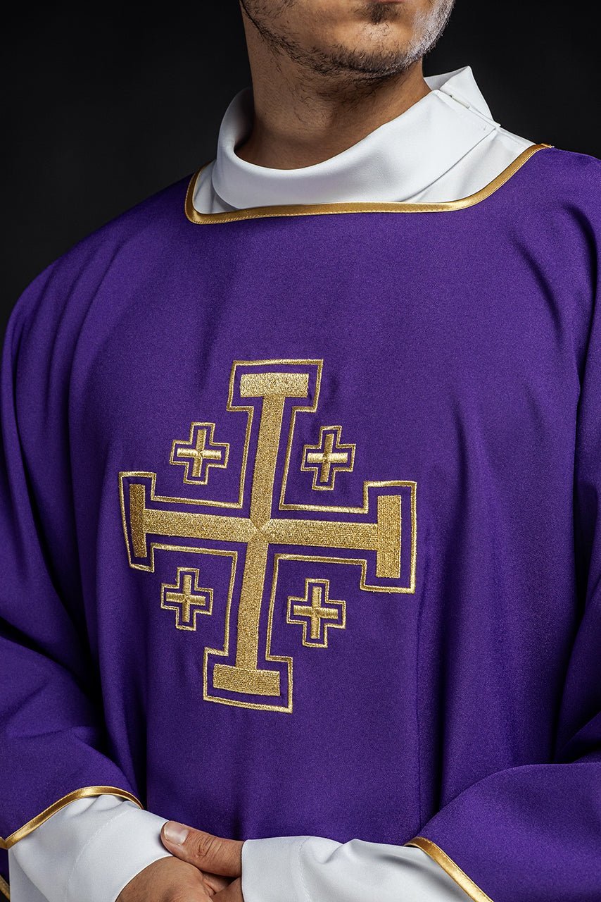 Purple dalmatic with embroidered gold crosses - Image 3