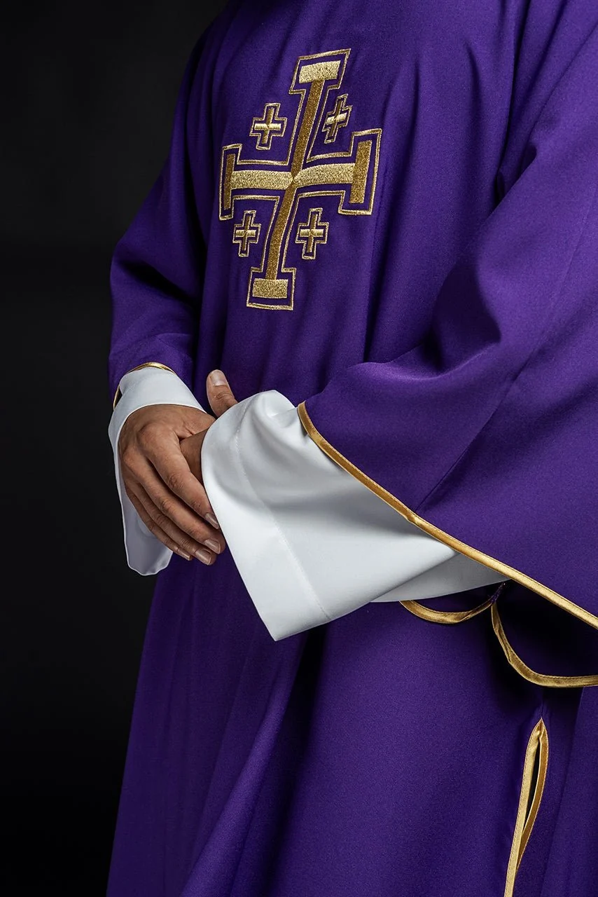 Purple dalmatic with embroidered gold crosses - Image 4