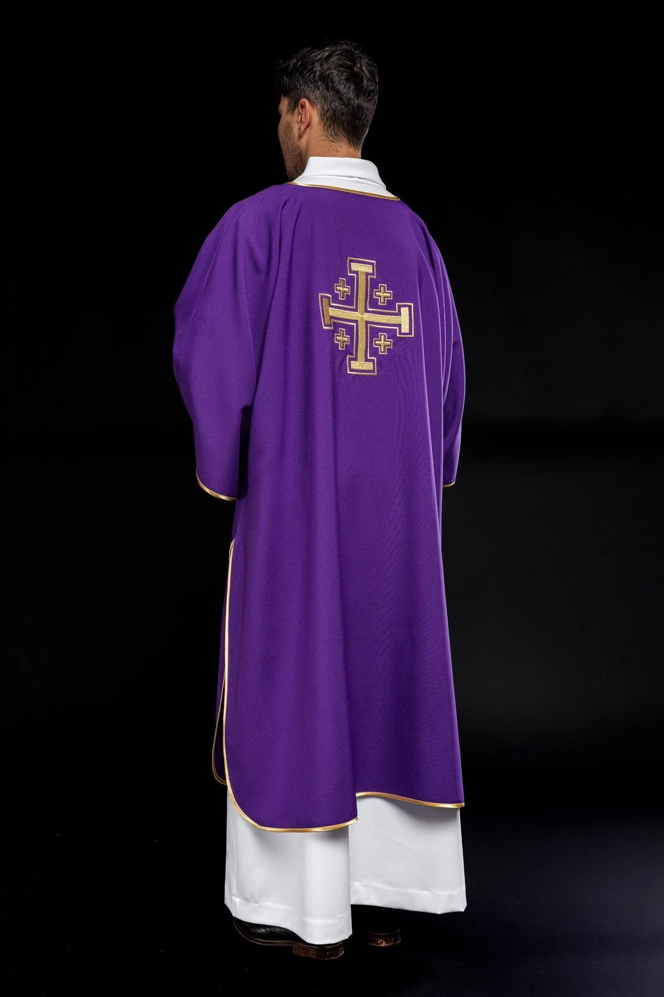 Purple dalmatic with embroidered gold crosses - Image 6