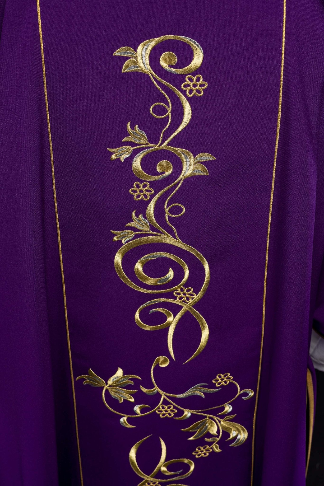 Purple dalmatic with embroidered IHS band - Image 4