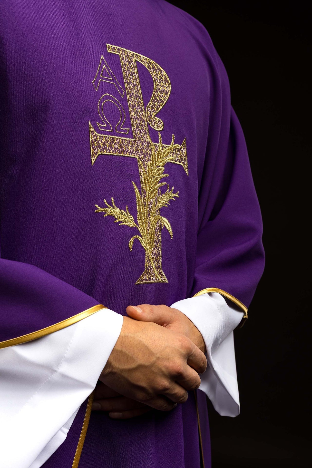 Purple embroidered chasuble with Alpha and Omega symbol and wide collar - Image 4