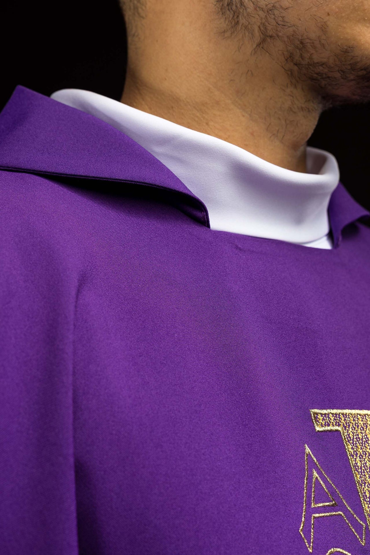 Purple embroidered chasuble with Alpha and Omega symbol and wide collar - Image 5
