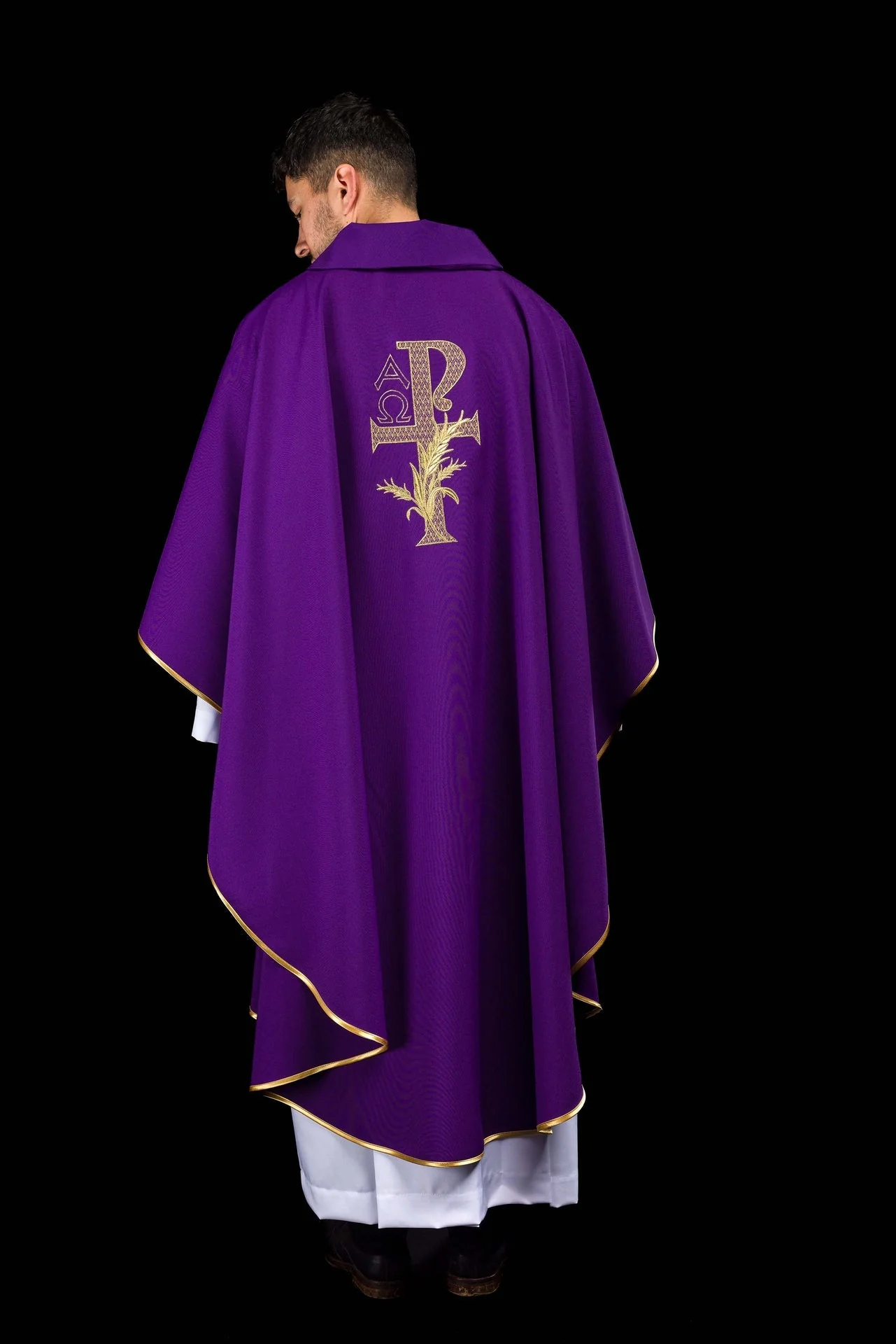 Purple embroidered chasuble with Alpha and Omega symbol and wide collar - Image 9