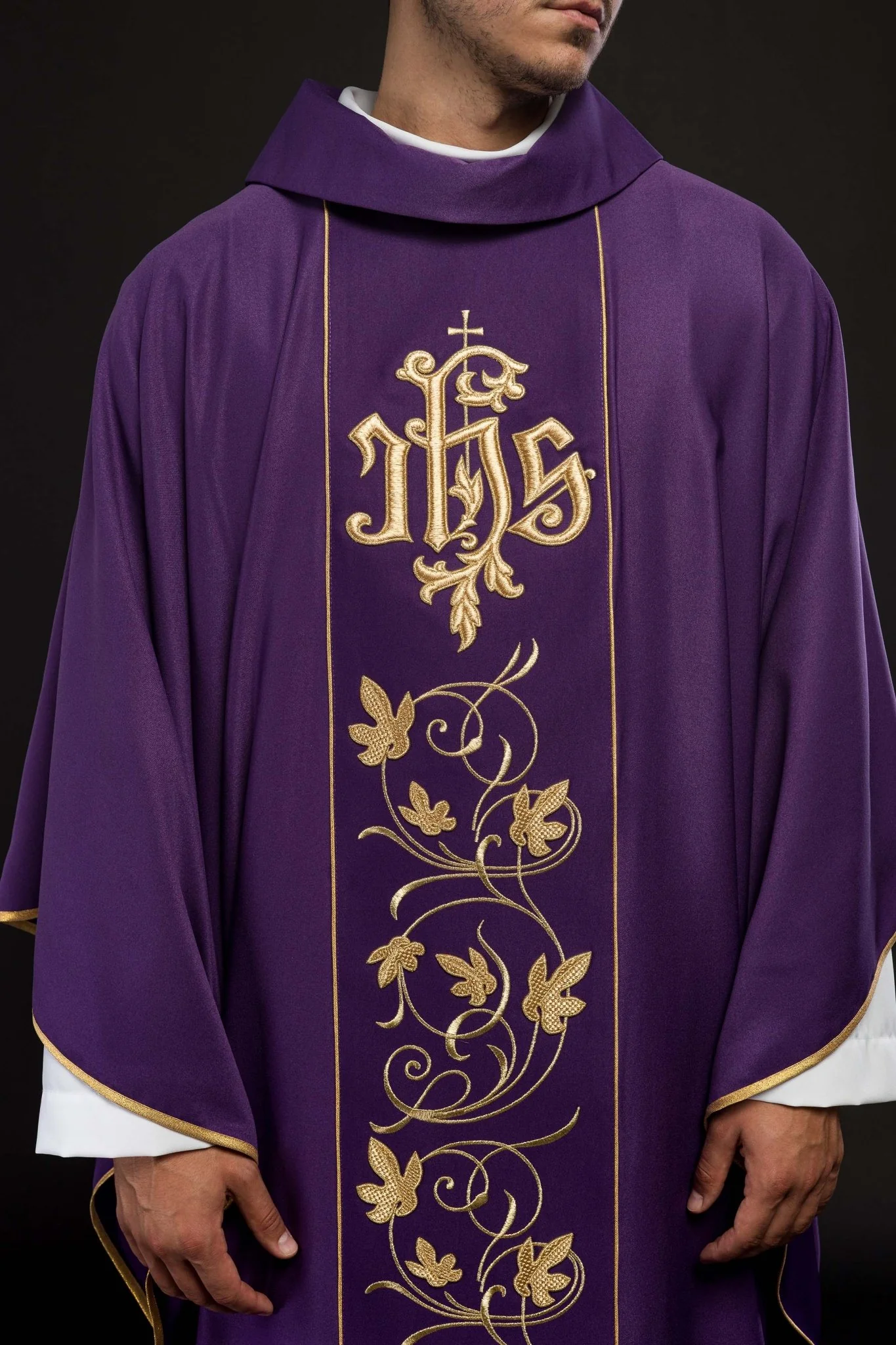 Purple liturgical chasuble with richly decorated belt with floral motif and IHS - Image 3