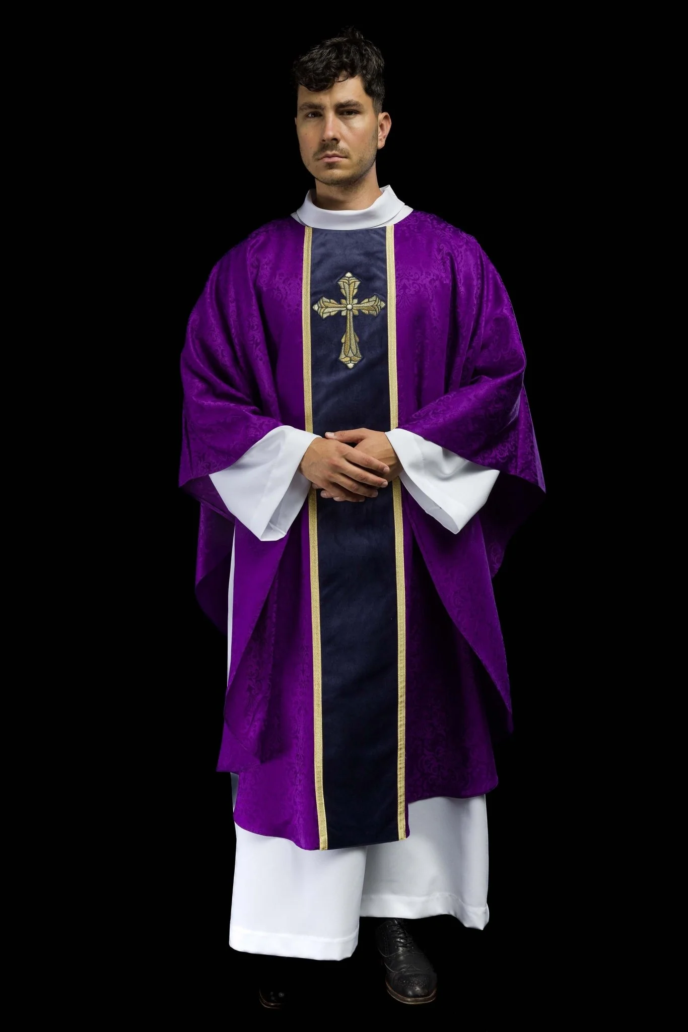 Purple liturgical chasuble with stole and cross embroidery on jacquard fabric - Image 9
