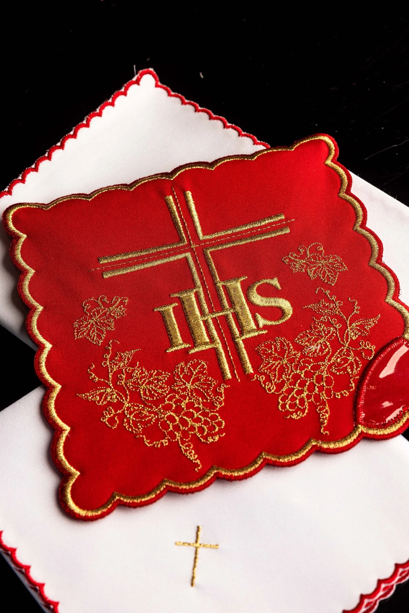 Red Chalice Linens - Image 2