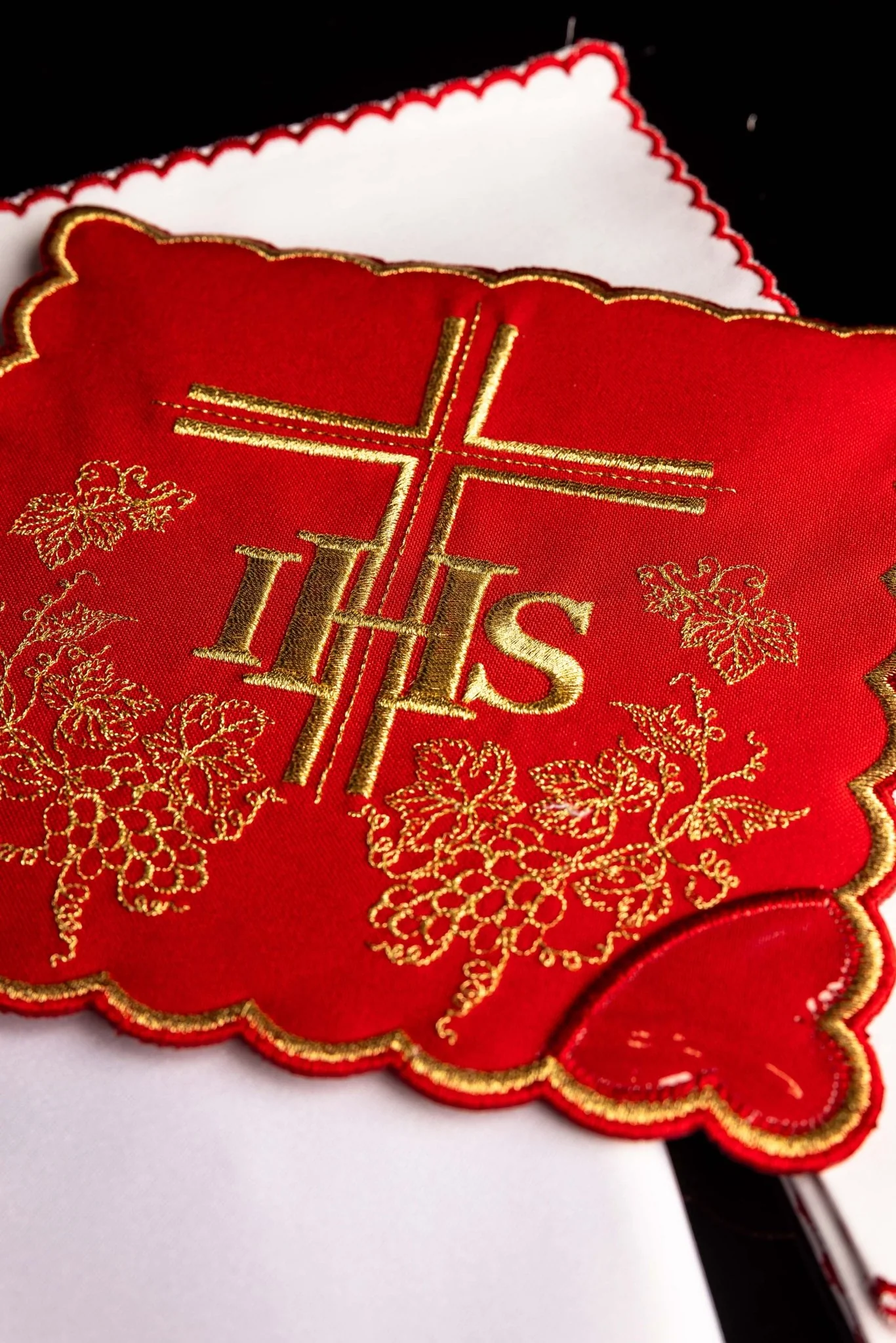 Red Chalice Linens - Image 4