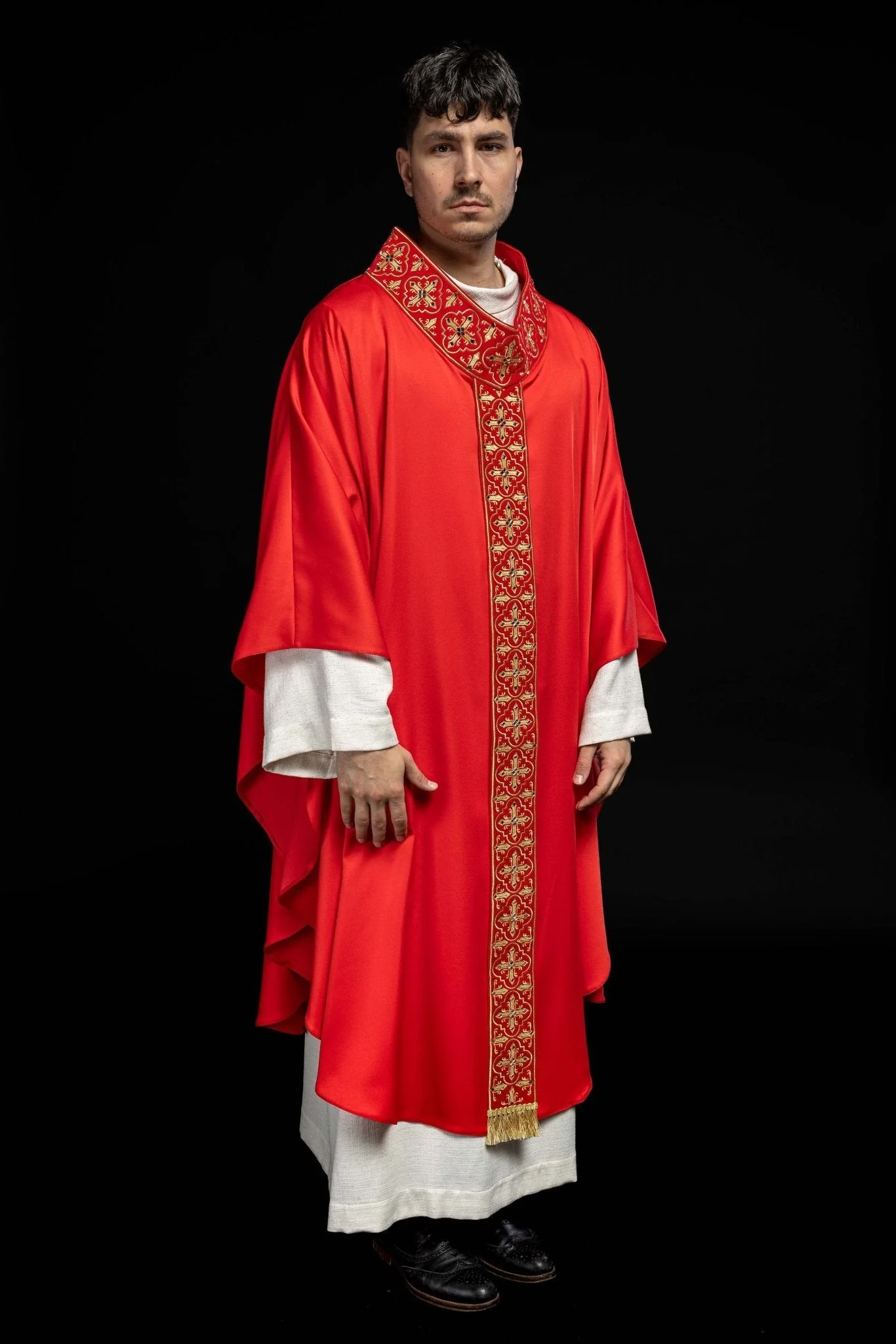 Red chasuble adorned with stones and a narrow band - Image 2