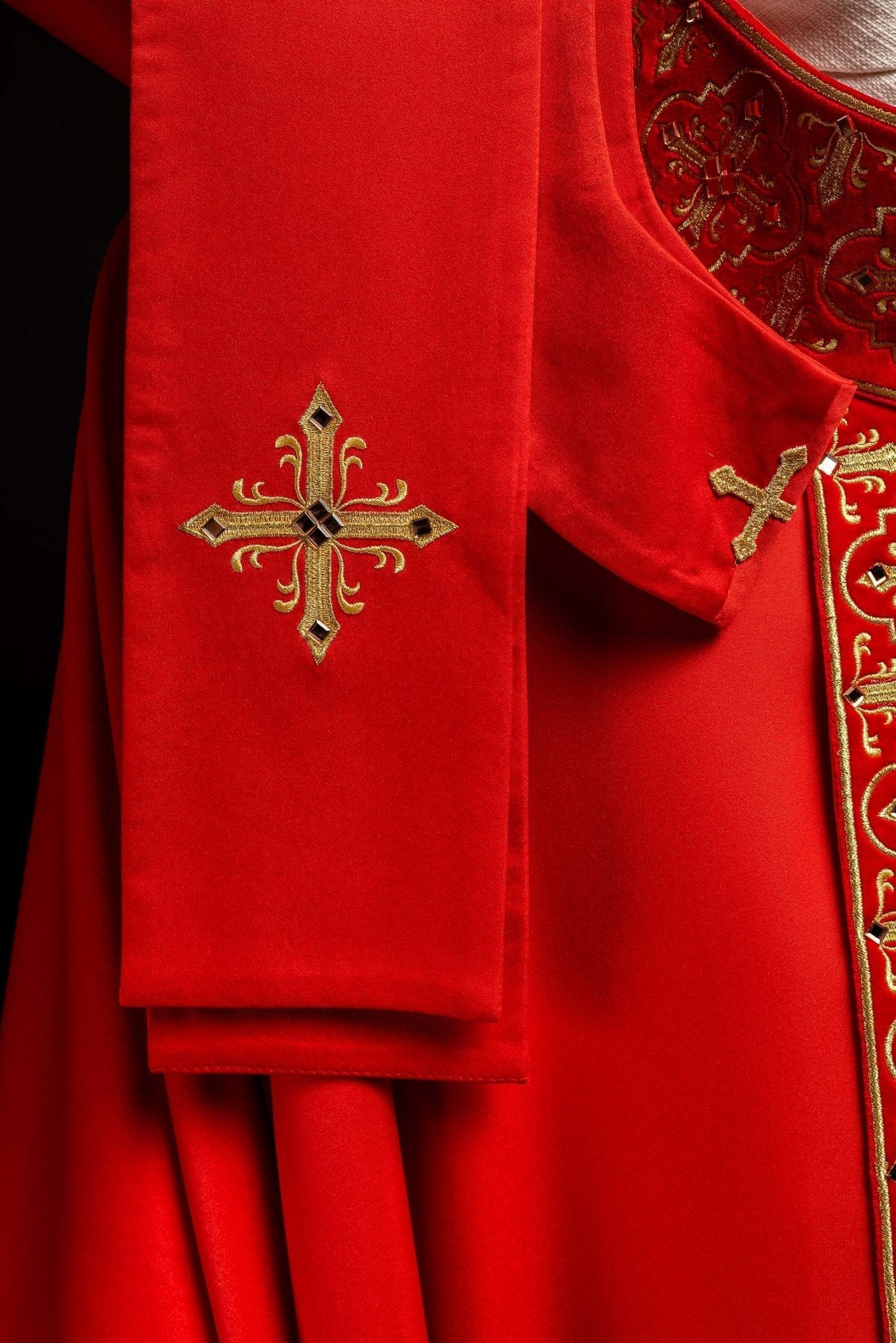 Red chasuble adorned with stones and a narrow band - Image 7