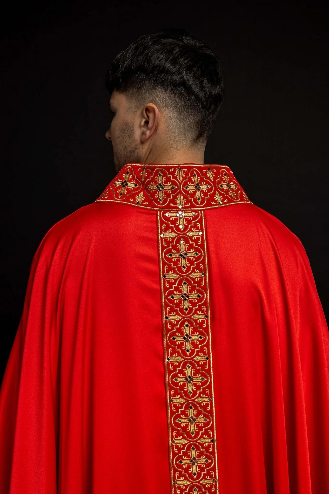 Red chasuble adorned with stones and a narrow band - Image 9