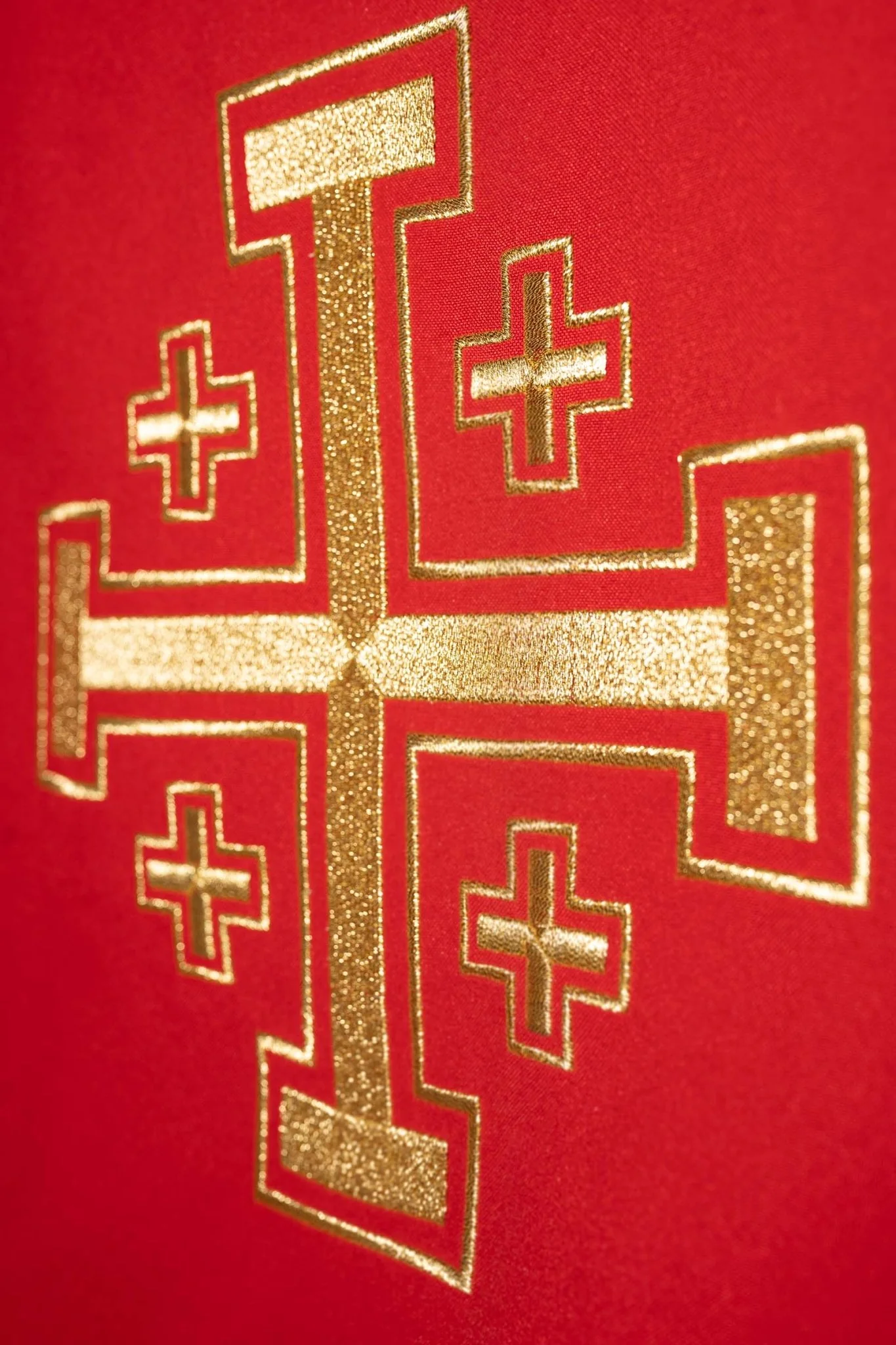 Red chasuble embroidered with a cross motif - Image 3