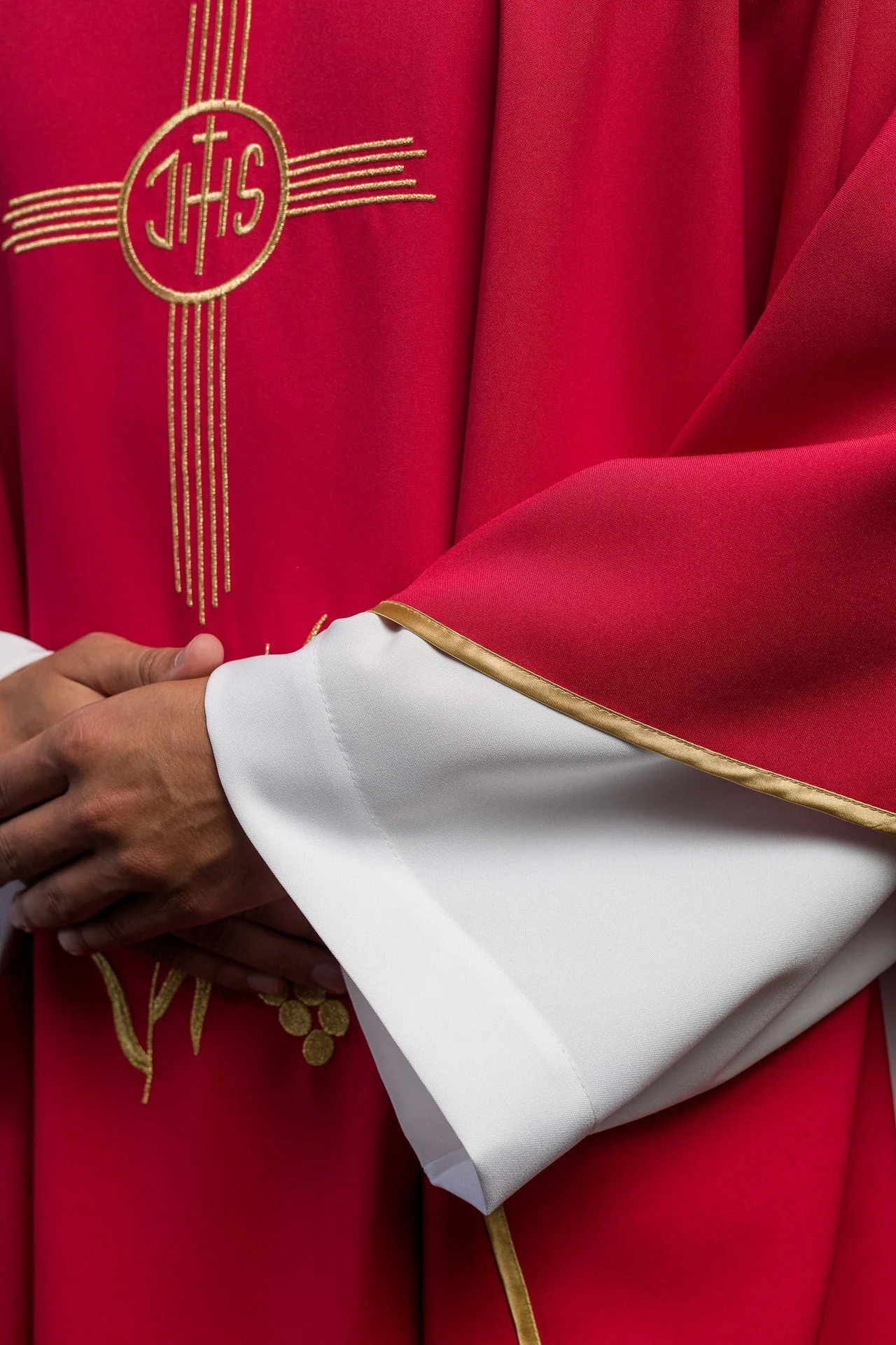 Red Chasuble Embroidered with a Wide Collar and IHS Motif - Image 4