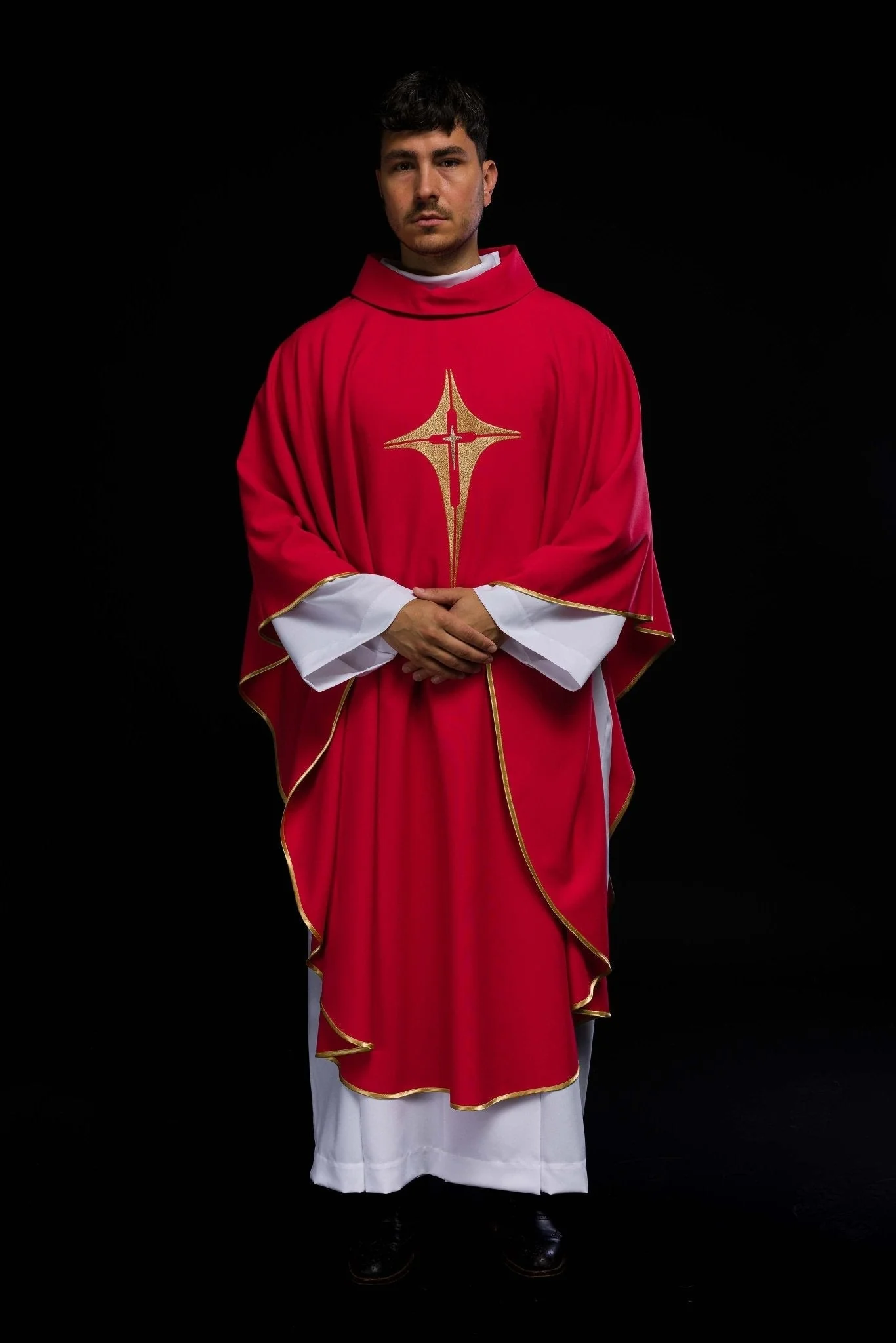 Red chasuble embroidered with cross motif - Image 2