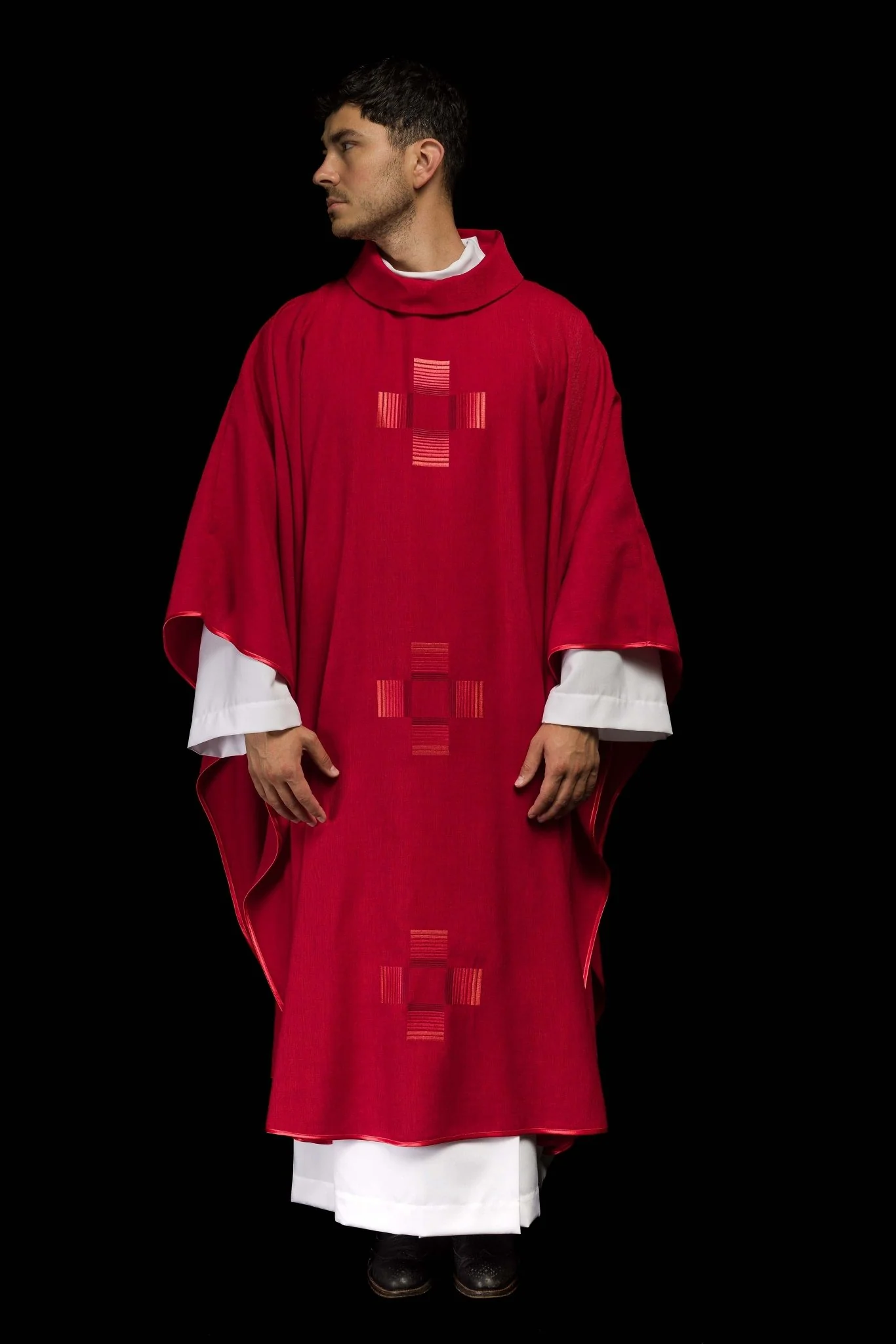 Red chasuble embroidered with crosse - Image 2