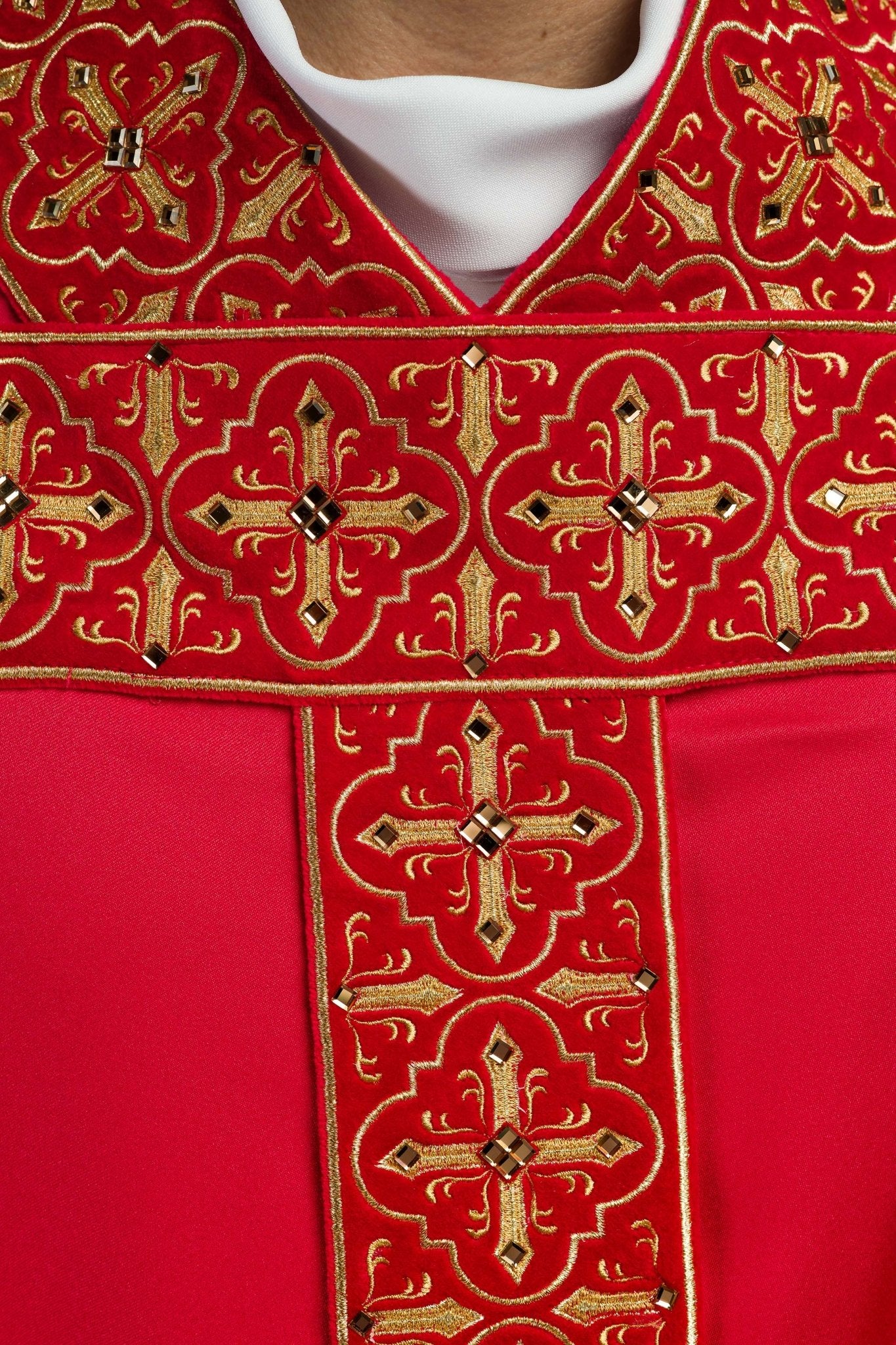 Red chasuble finished with 500 red faceted stones - Image 3