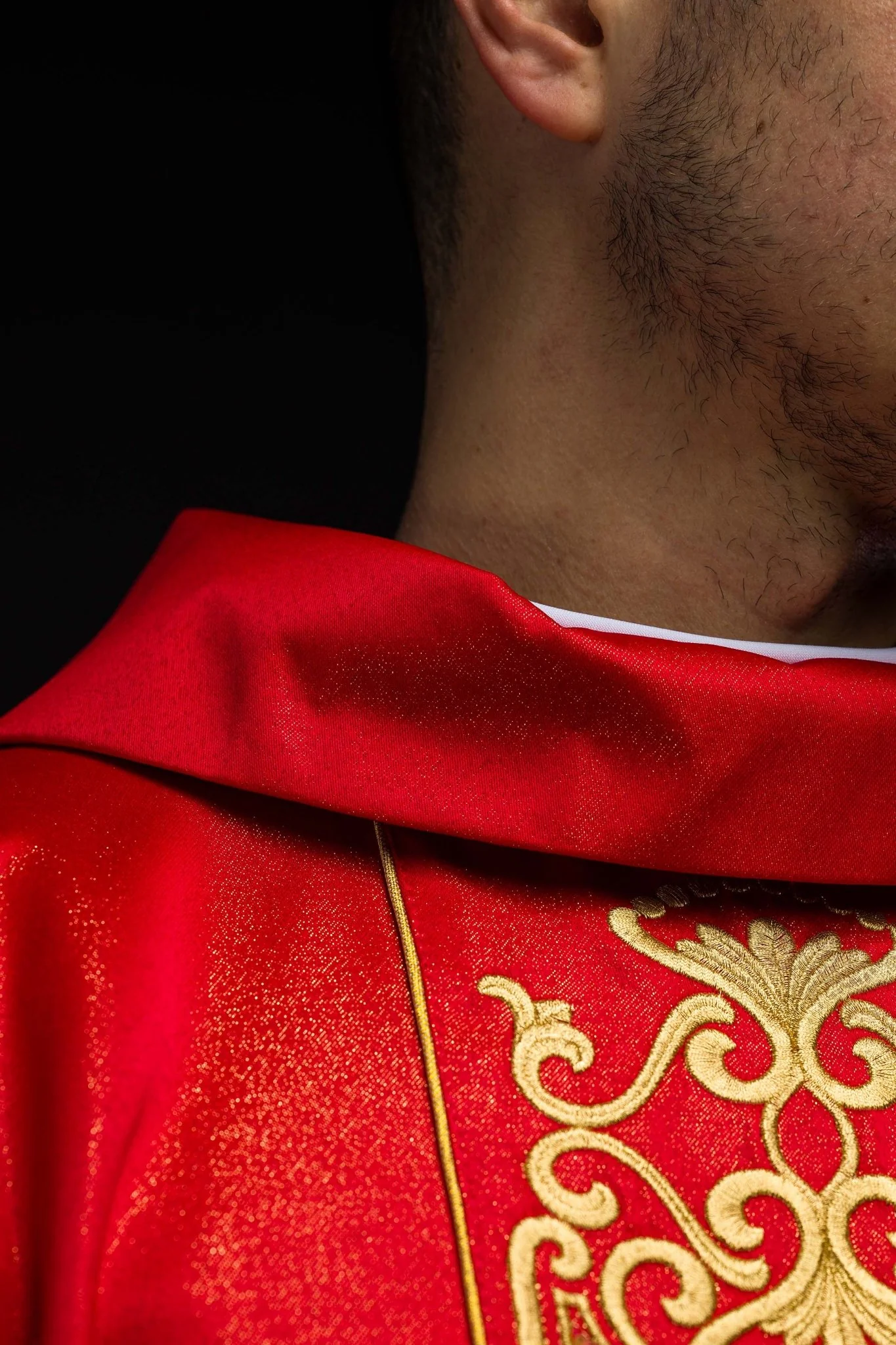 Red chasuble on shiny fabric - Image 5