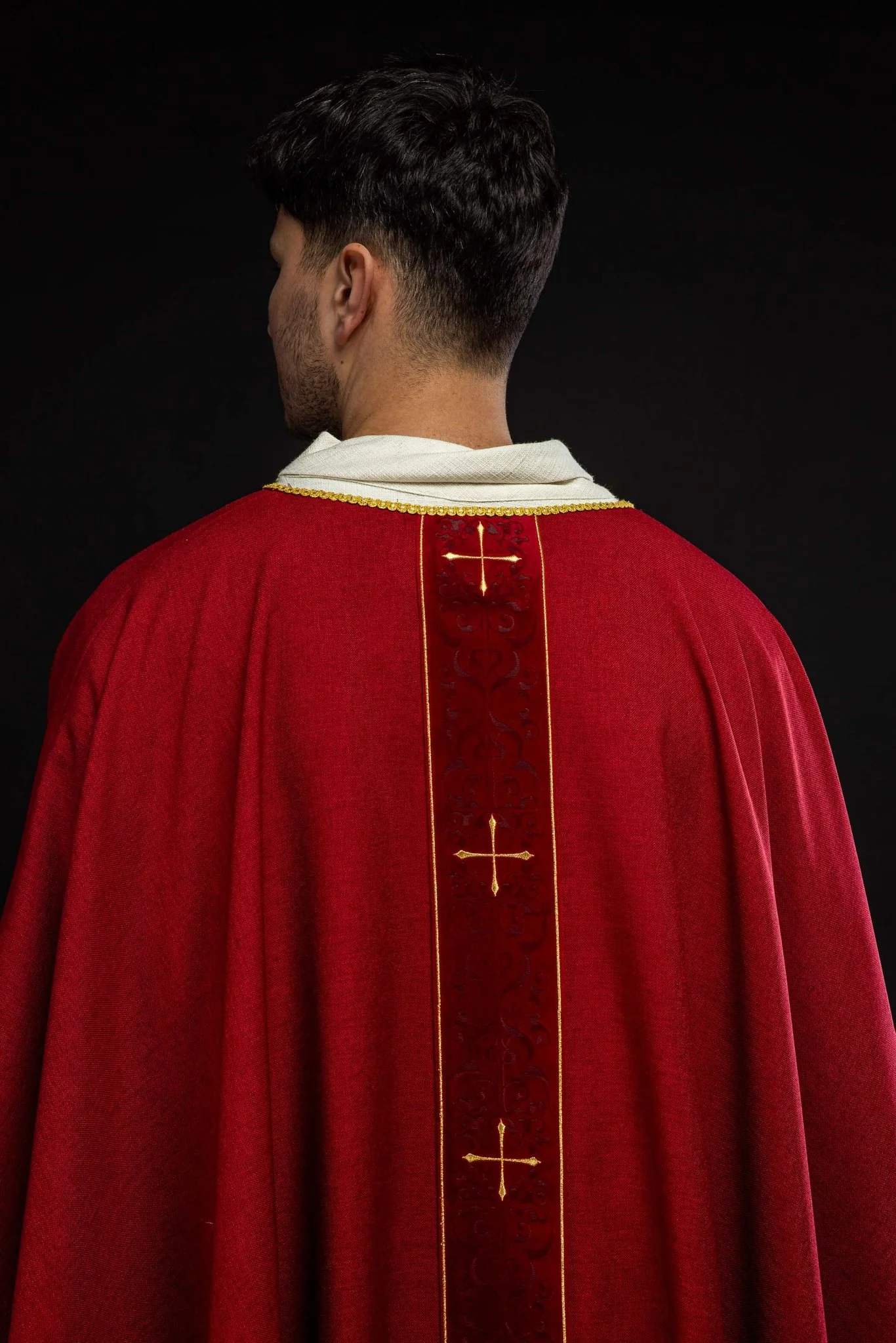 Red chasuble with an embroidered band of crosses - Image 8