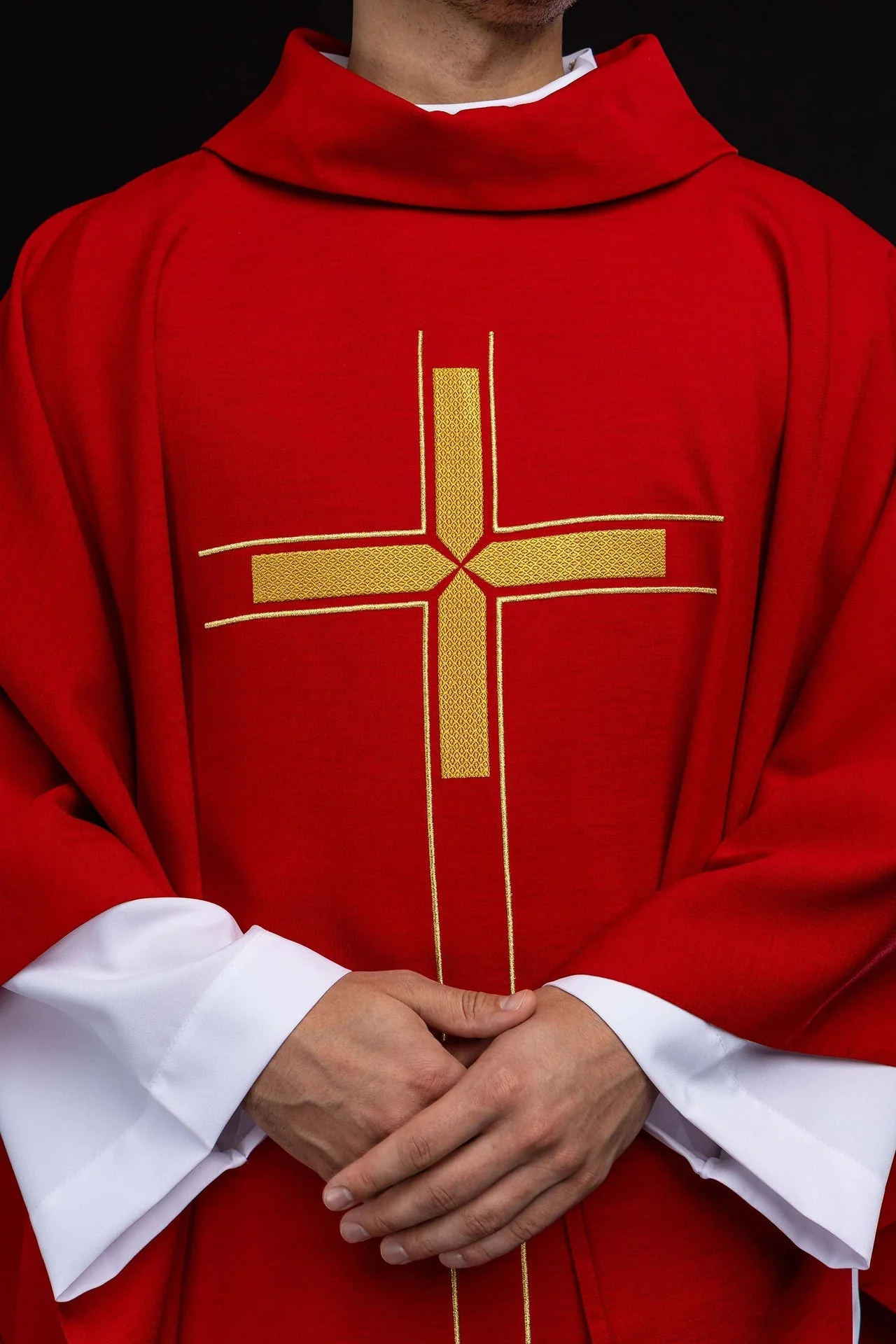 Red chasuble with an embroidered cross motif - Image 3