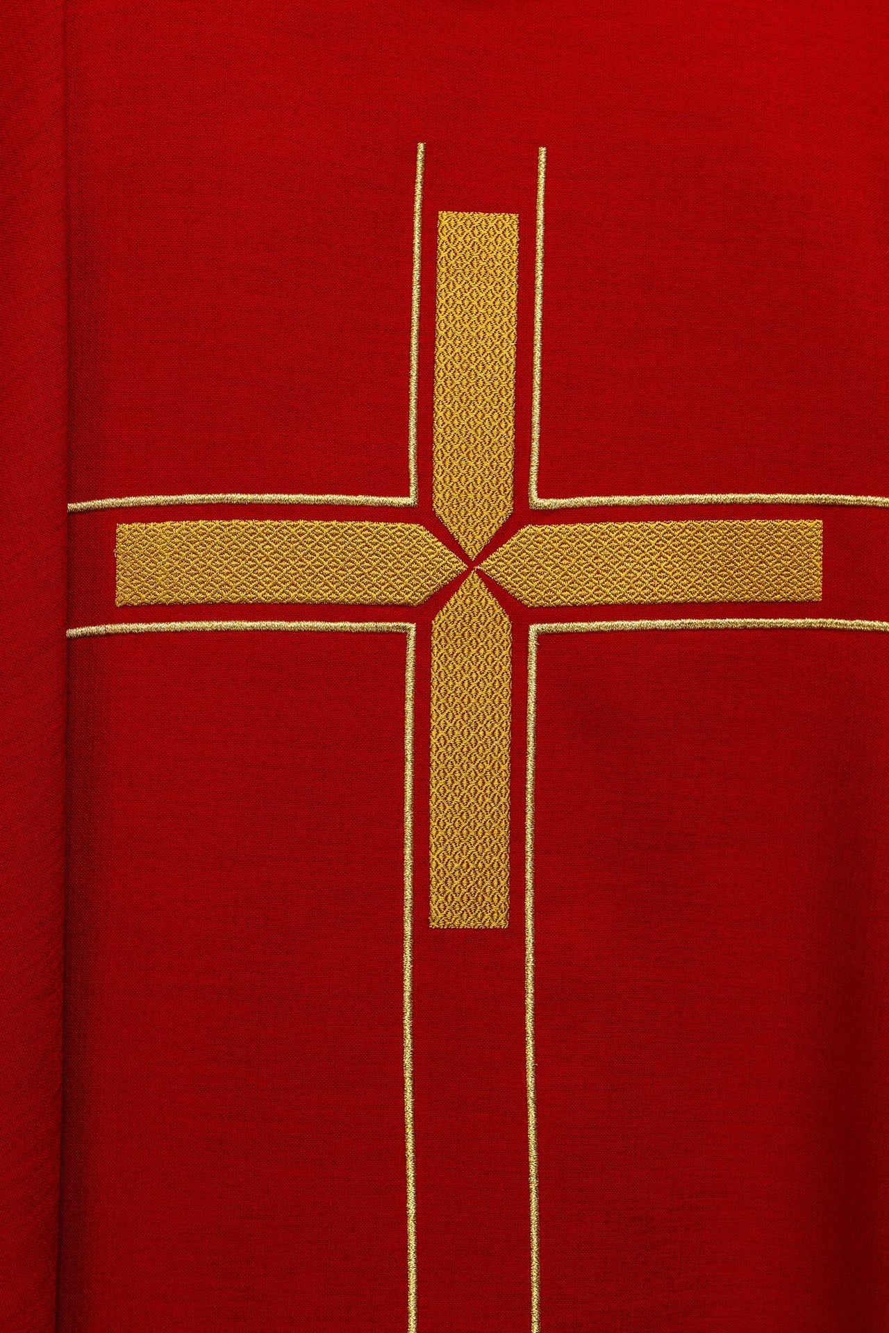 Red chasuble with an embroidered cross motif - Image 4