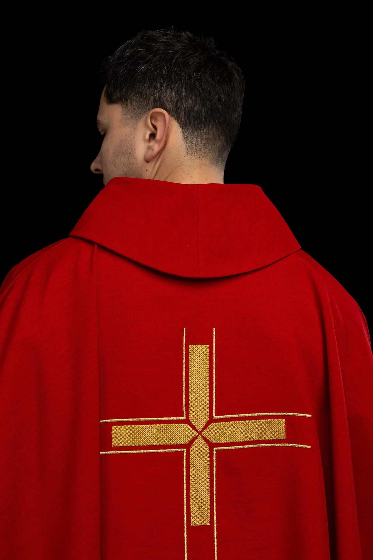 Red chasuble with an embroidered cross motif - Image 6