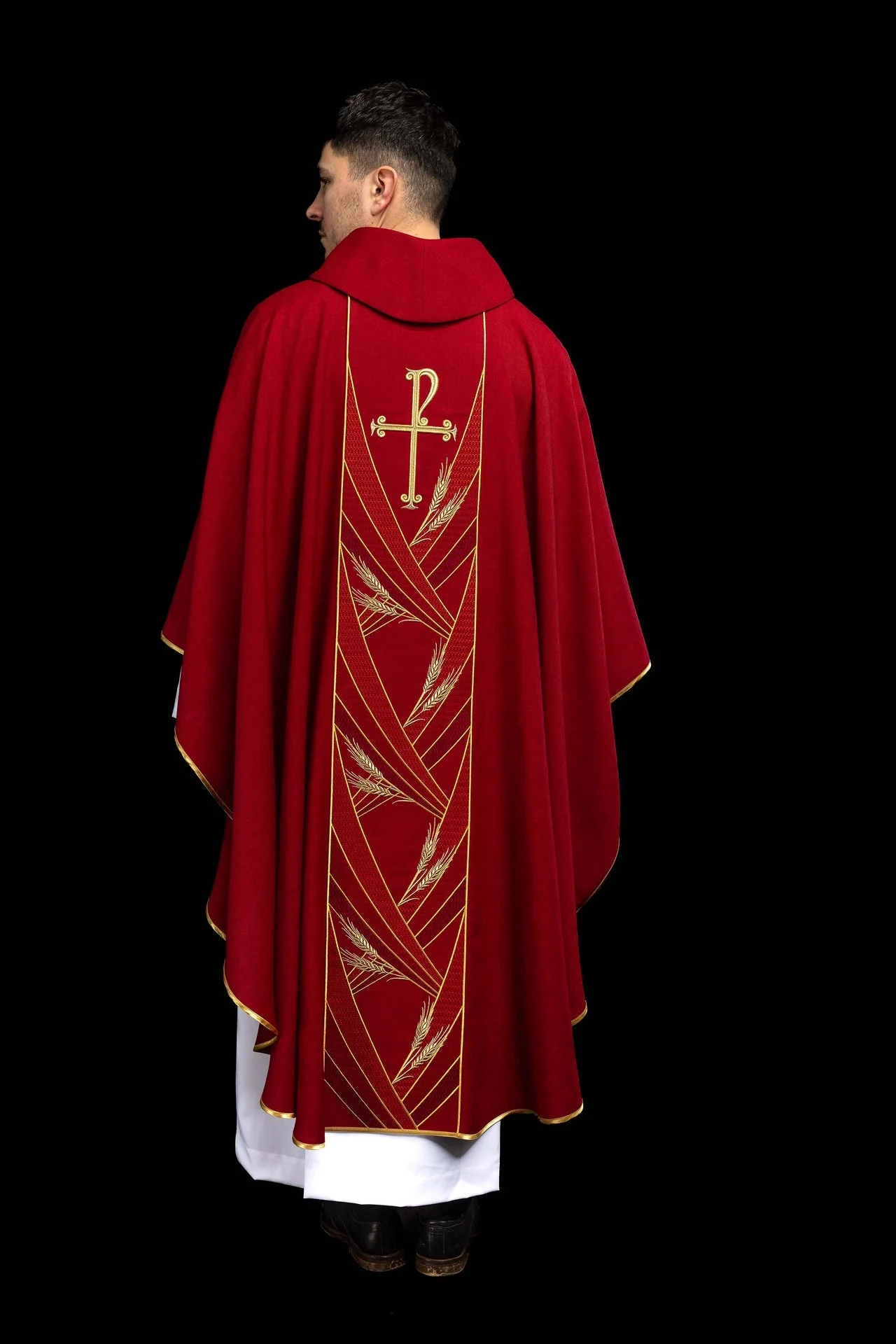 Red chasuble with an embroidered Pax band - Image 8