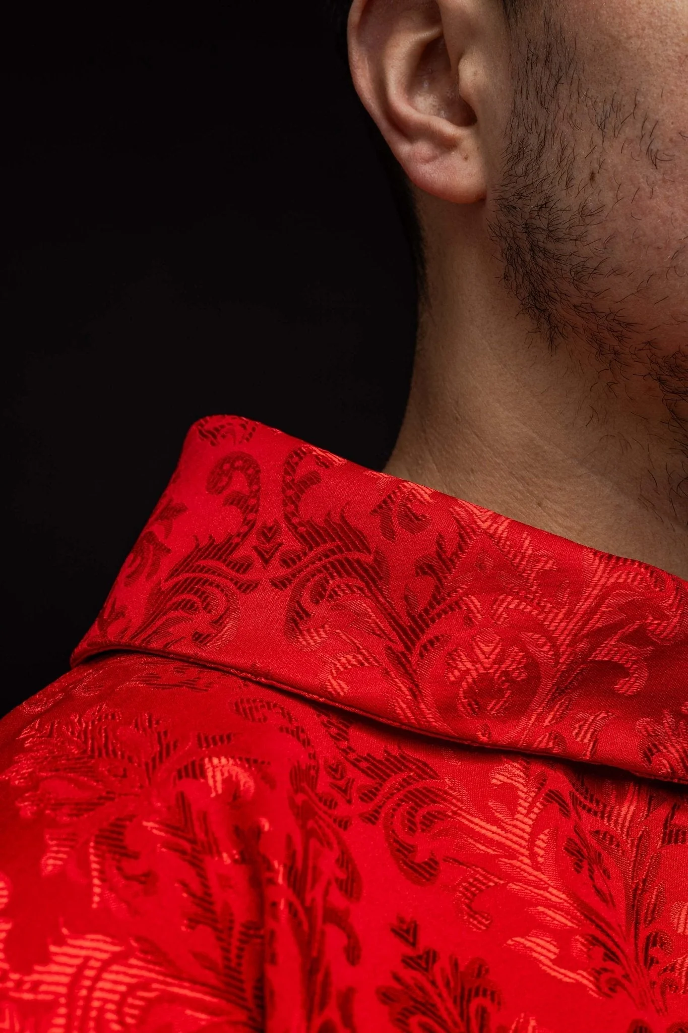Red chasuble with cross made of patterned fabric - Image 5
