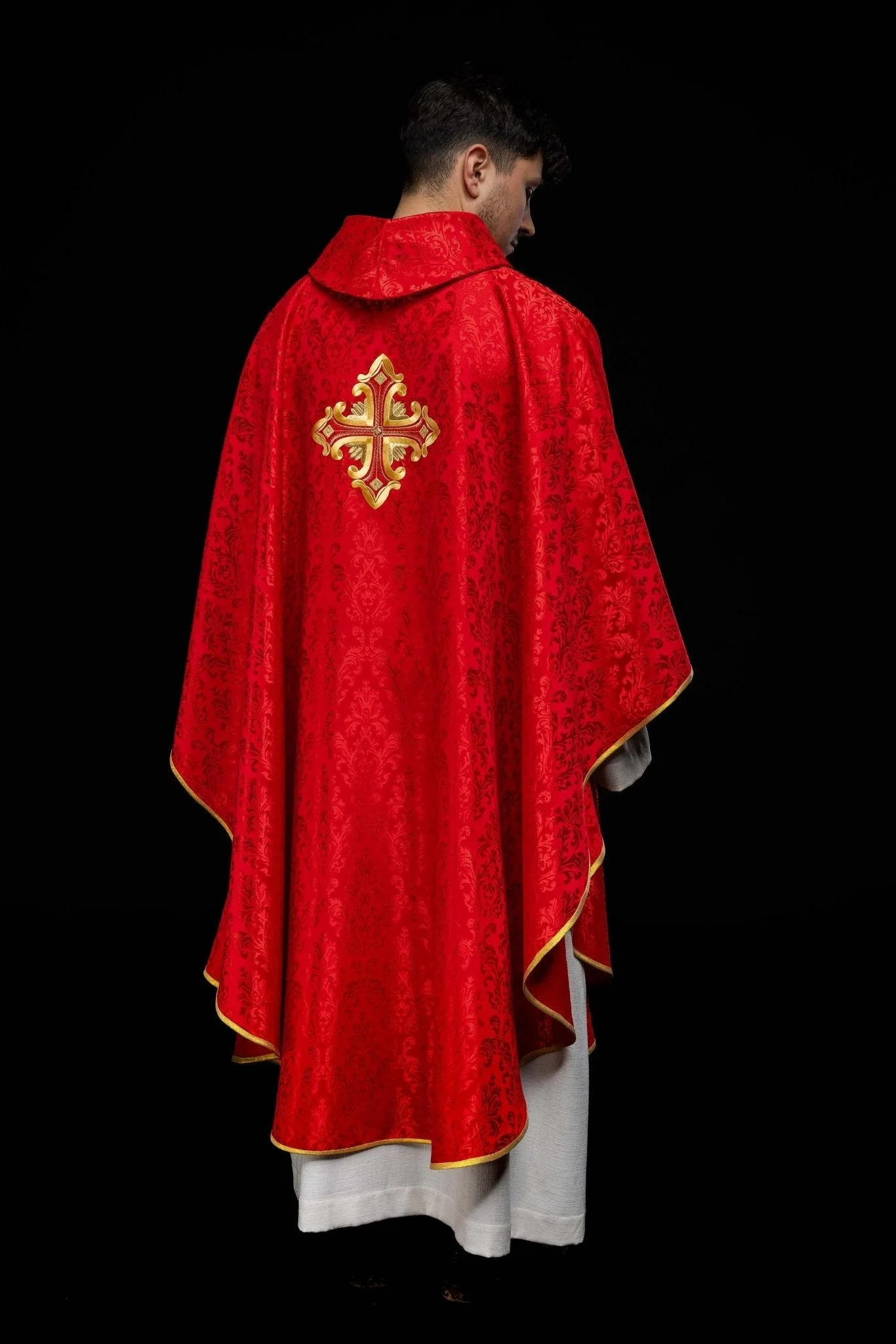 Red chasuble with cross made of patterned fabric - Image 8