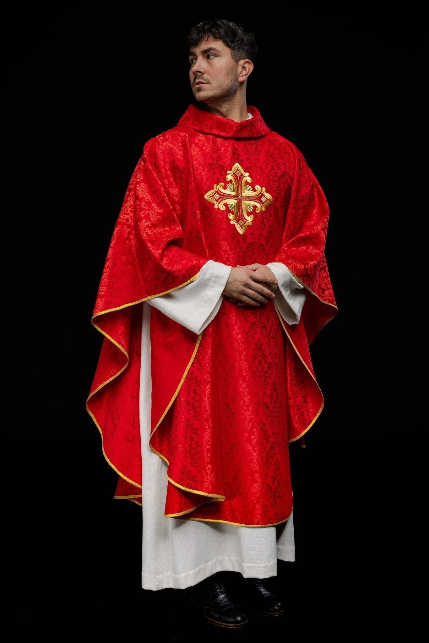 Red chasuble with cross made of patterned fabric - Image 9