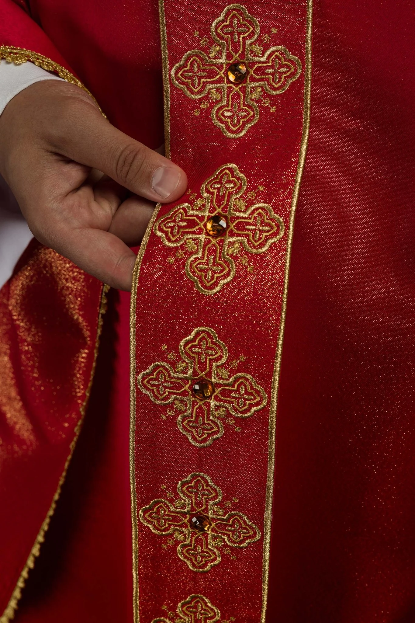 Red chasuble with decorative stones and embroidered collar - Image 4