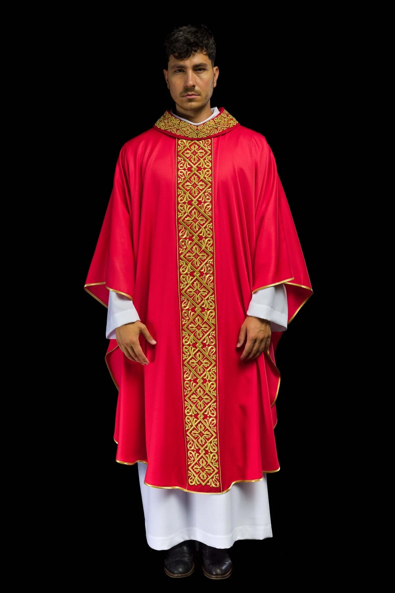Red chasuble with embroidered collar - Image 2