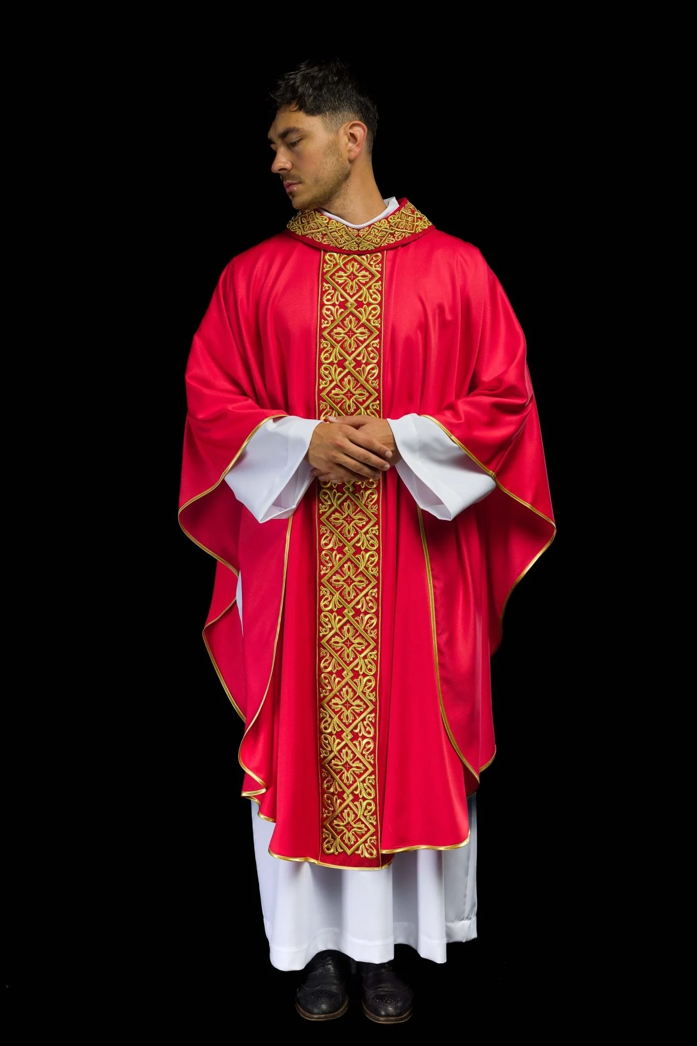 Red chasuble with embroidered collar - Image 9