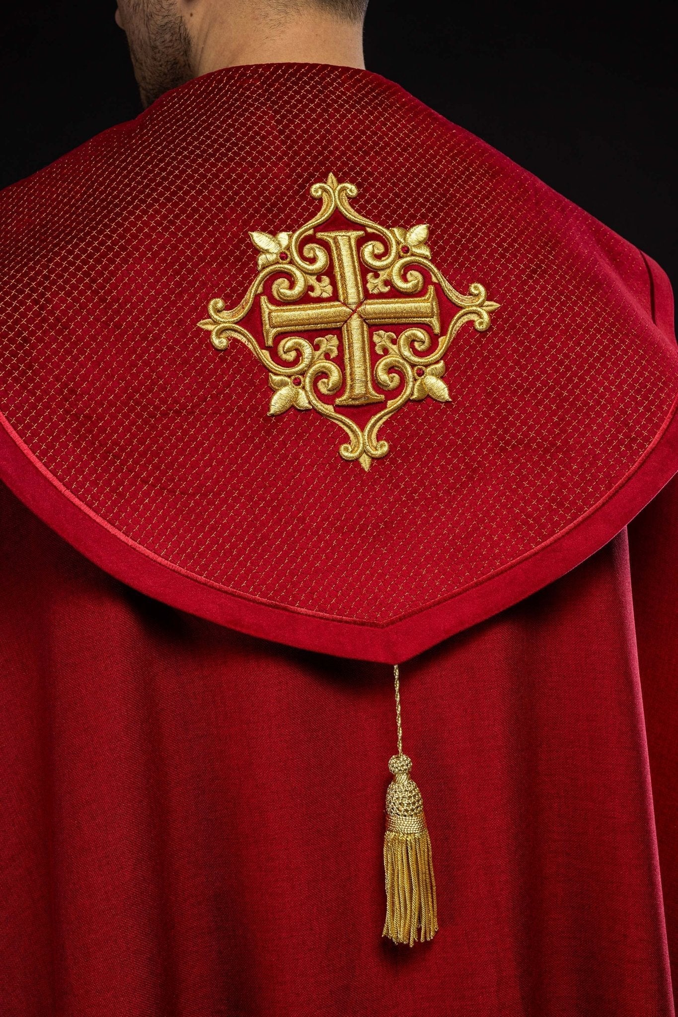Red cope with a velvet sash and cross embroidery - Image 4