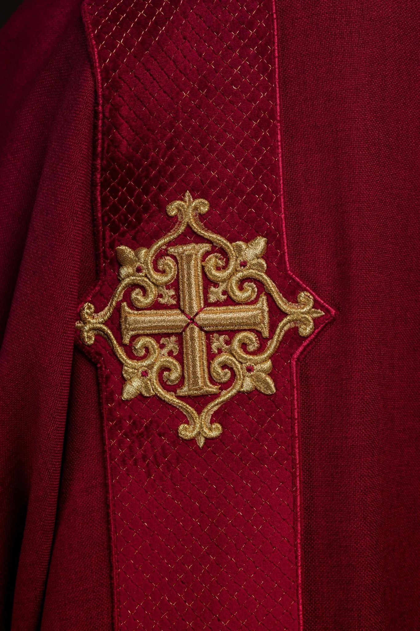 Red dalmatic with velvet bands and cross symbols - Image 4